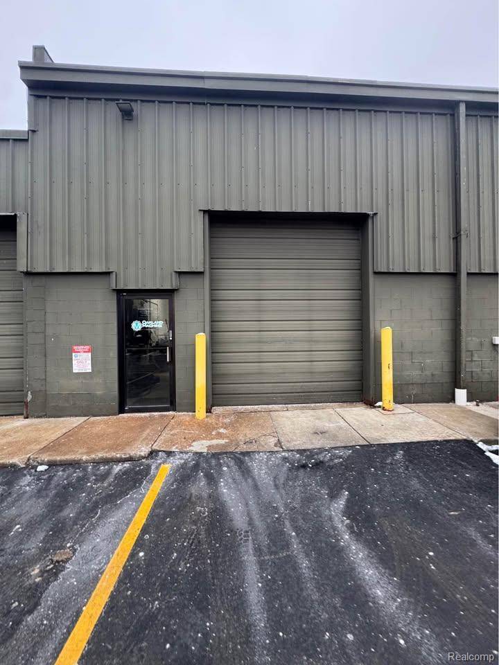 Waterford, MI 48328,4895 Highland RD