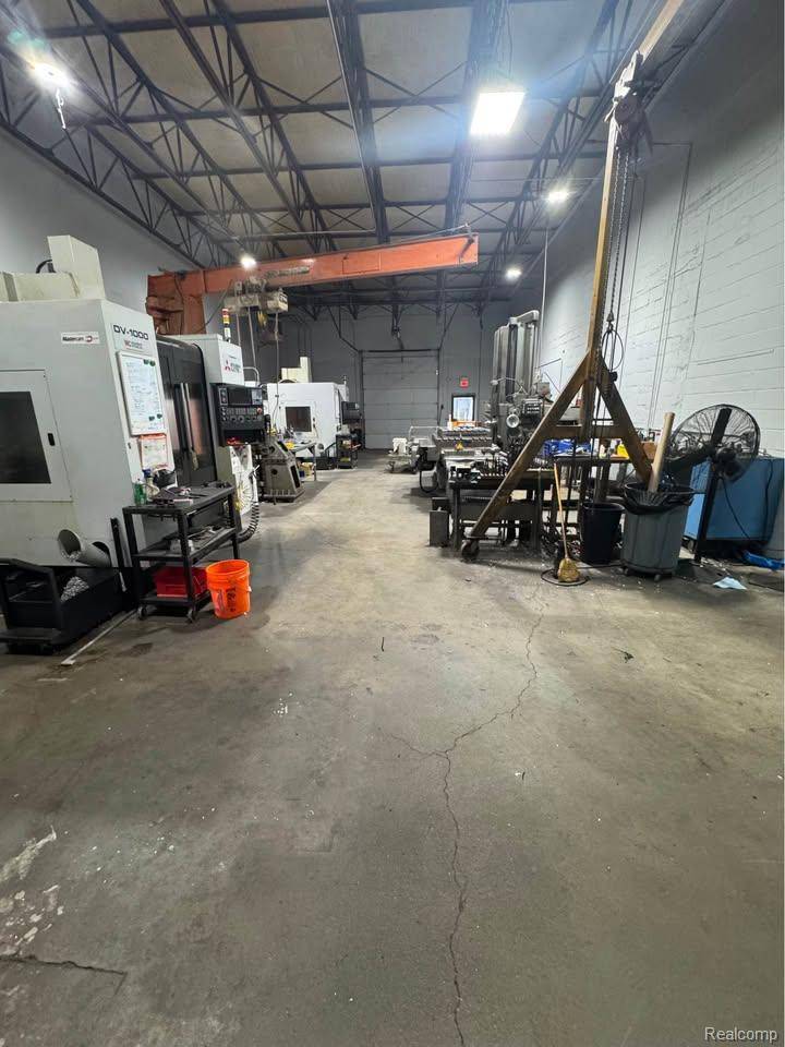 Waterford, MI 48328,4895 Highland RD