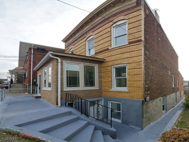 Cliffside Park Boro, NJ 07010,244 Lincoln Ave