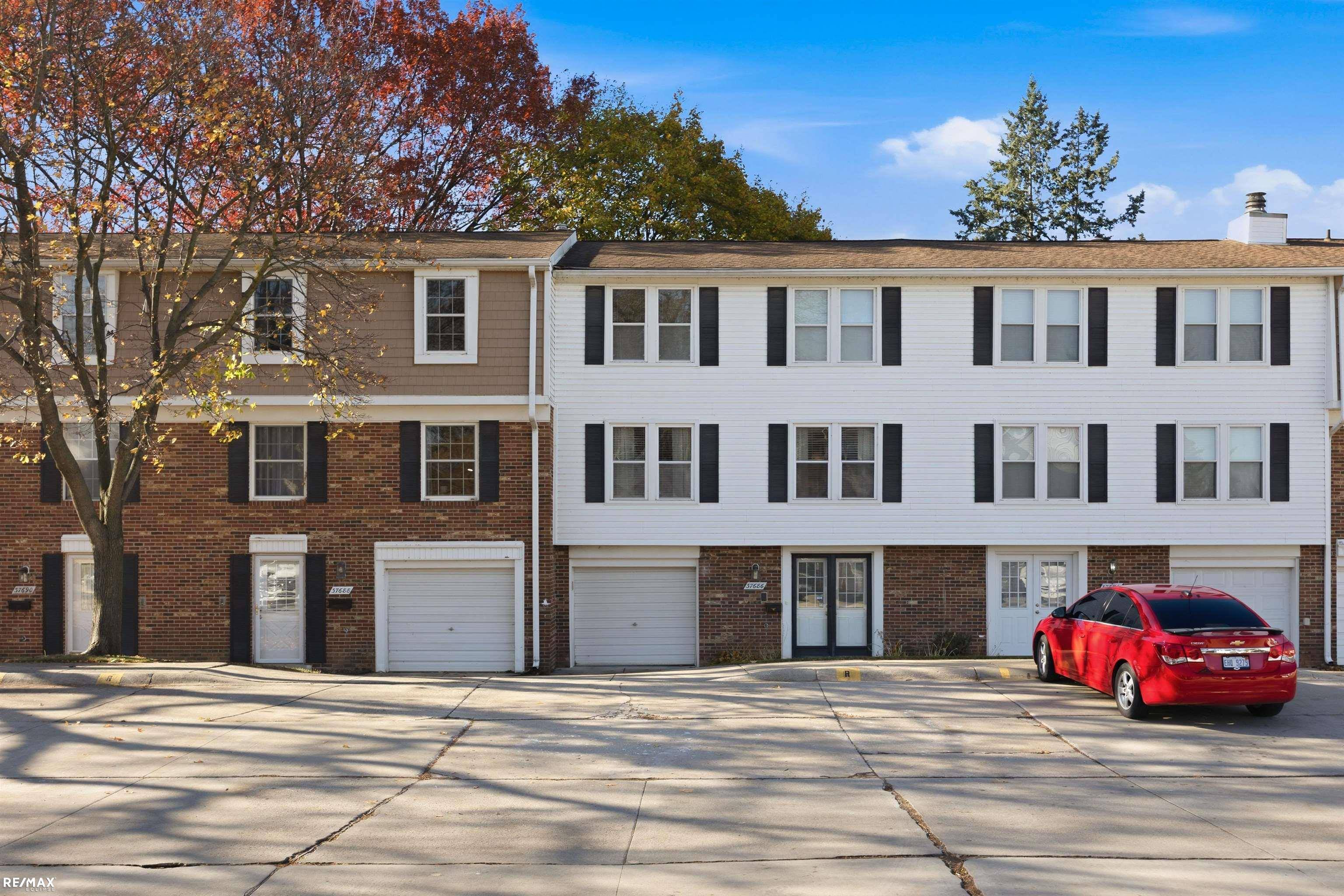 Clinton Township, MI 48036,37686 Charter Oaks BLVD