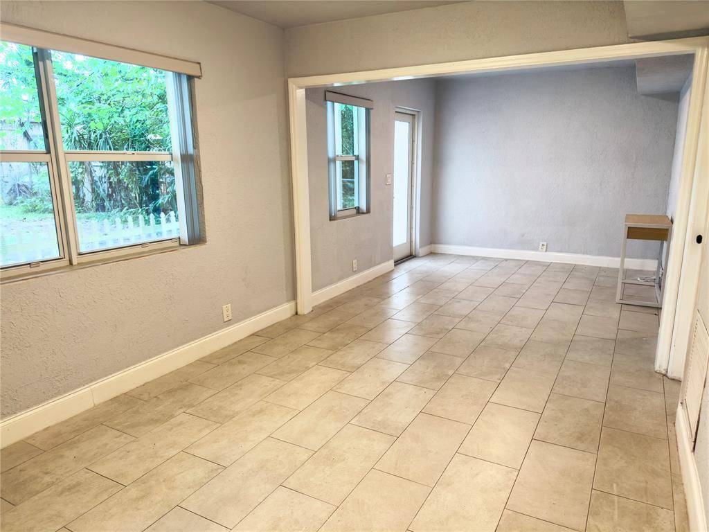 Hollywood, FL 33021,5605 Polk St