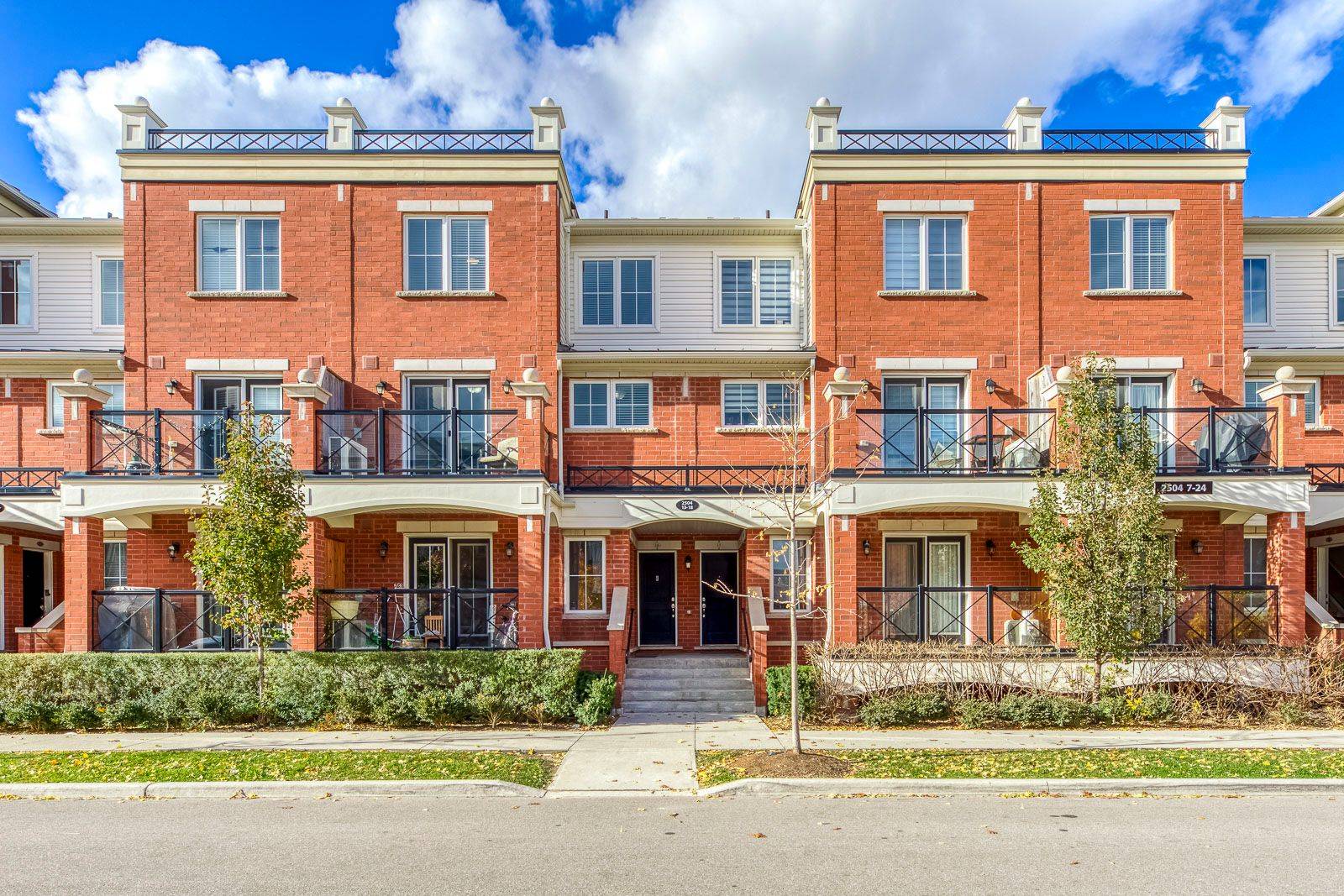 Oakville, ON L6H 0K1,2504 Post RD #17