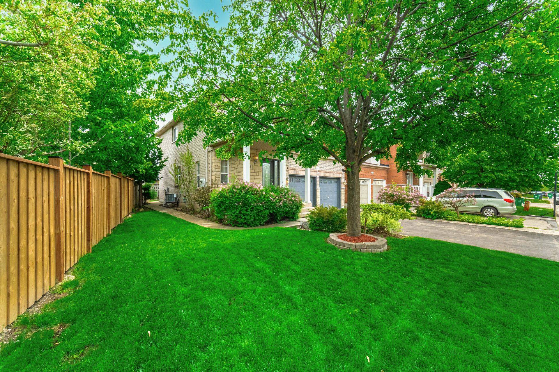 Mississauga, ON L5M 7H4,3896 Bloomington CRES