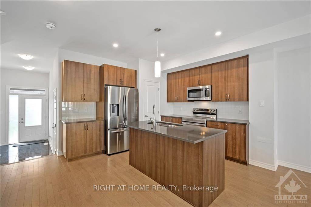 Blossom Park - Airport And Area, ON K1X 0G9,1010 KIJIK CRES