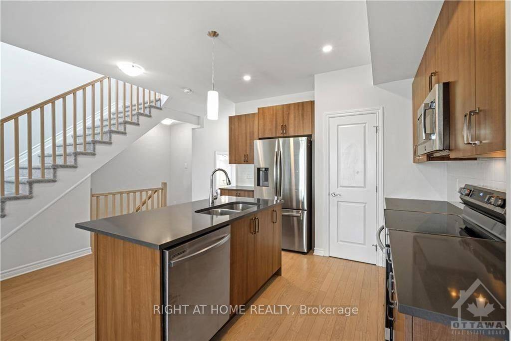 Blossom Park - Airport And Area, ON K1X 0G9,1010 KIJIK CRES