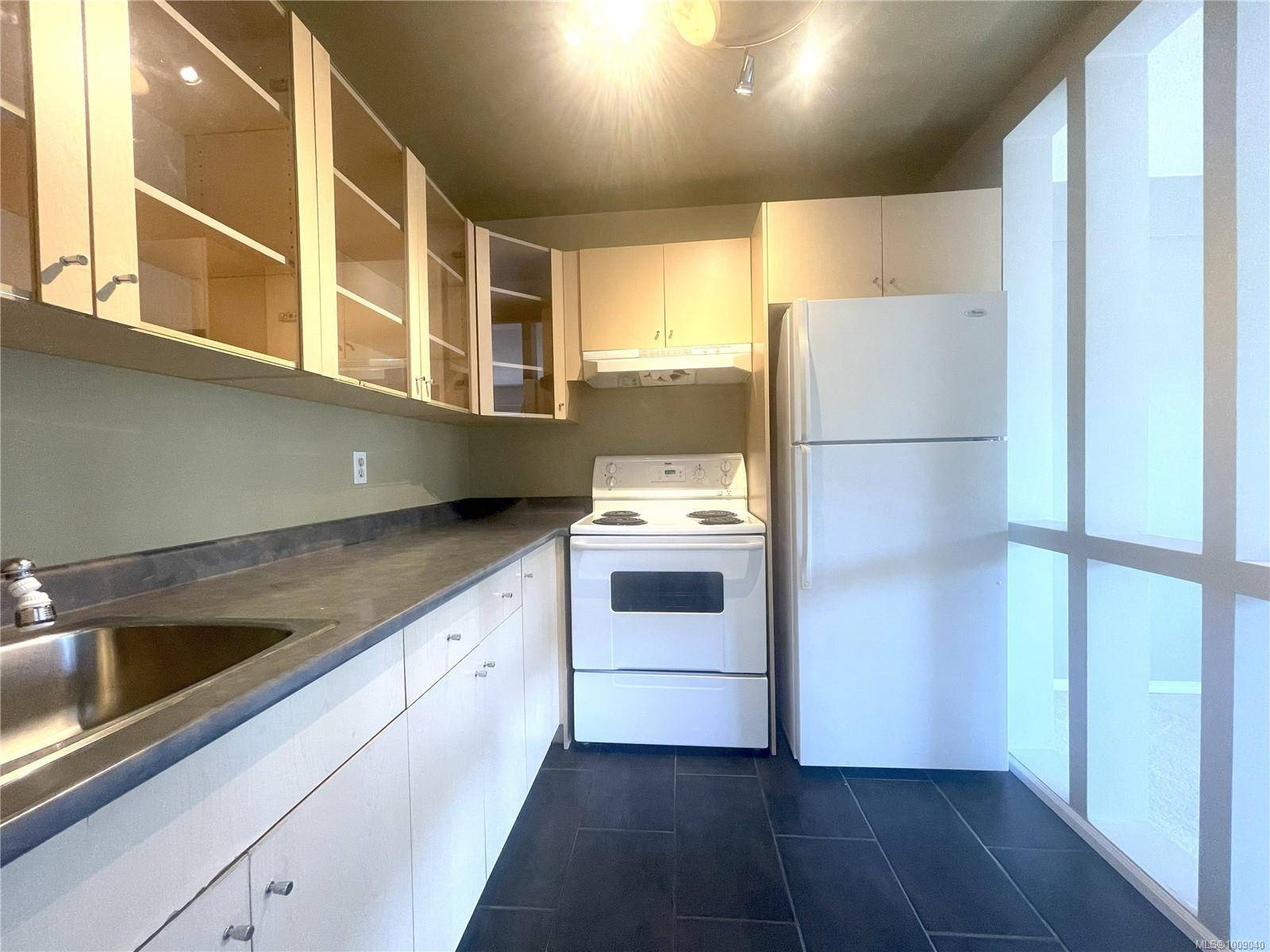 Nanaimo, BC V9S 5N4,550 Bradley St #201