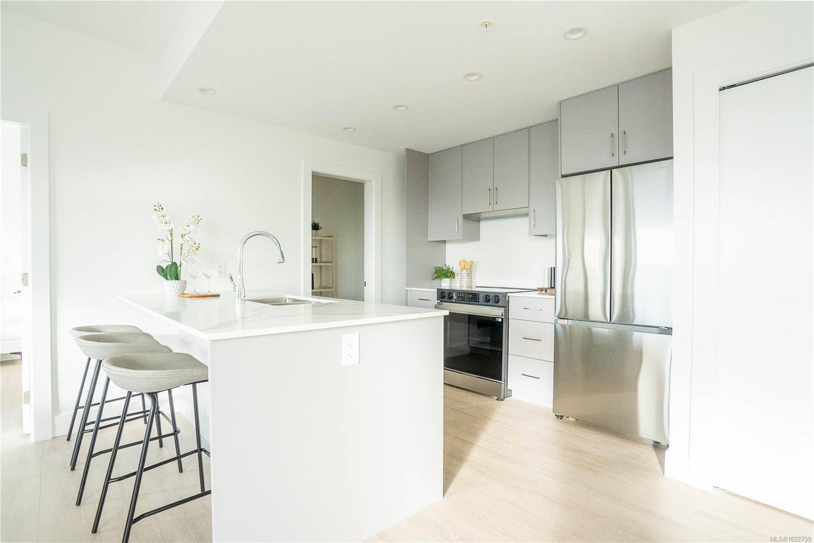 View Royal, BC V9B 7G9,258 Helmcken Rd #303