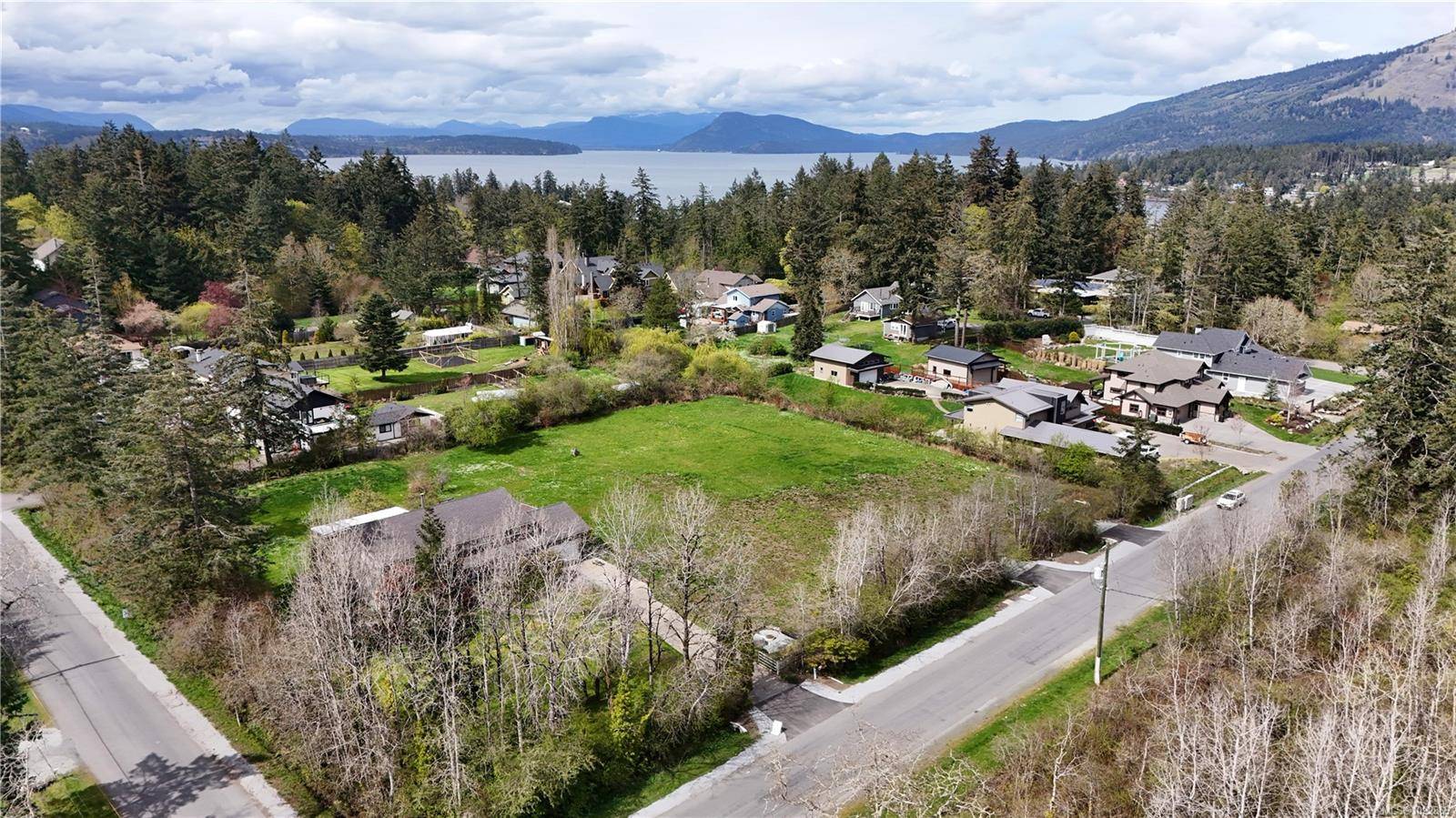 North Saanich, BC V8C 3C2,10814 Derrick Rd
