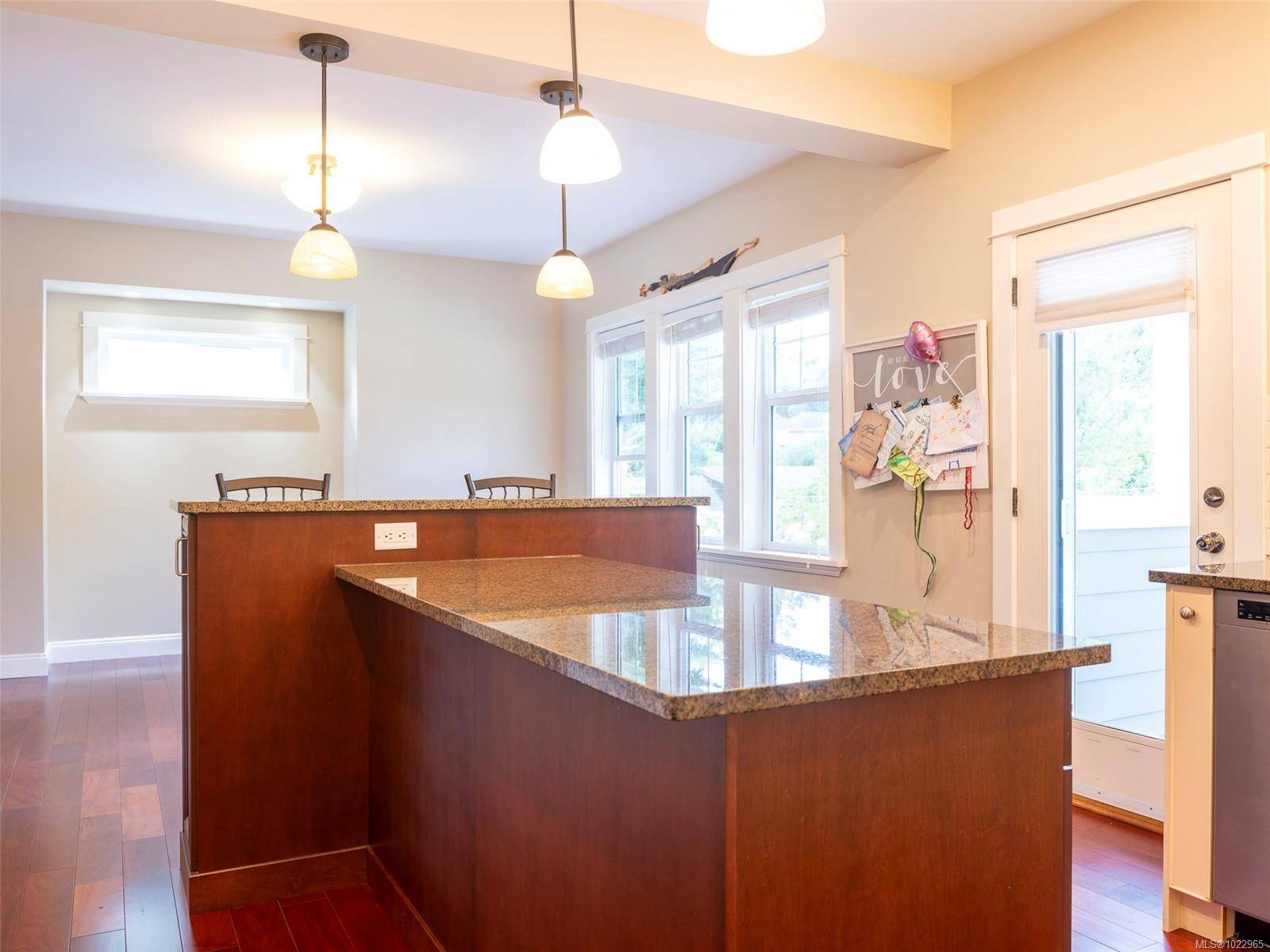 Victoria, BC V8V 3E1,1290 Richardson St #3