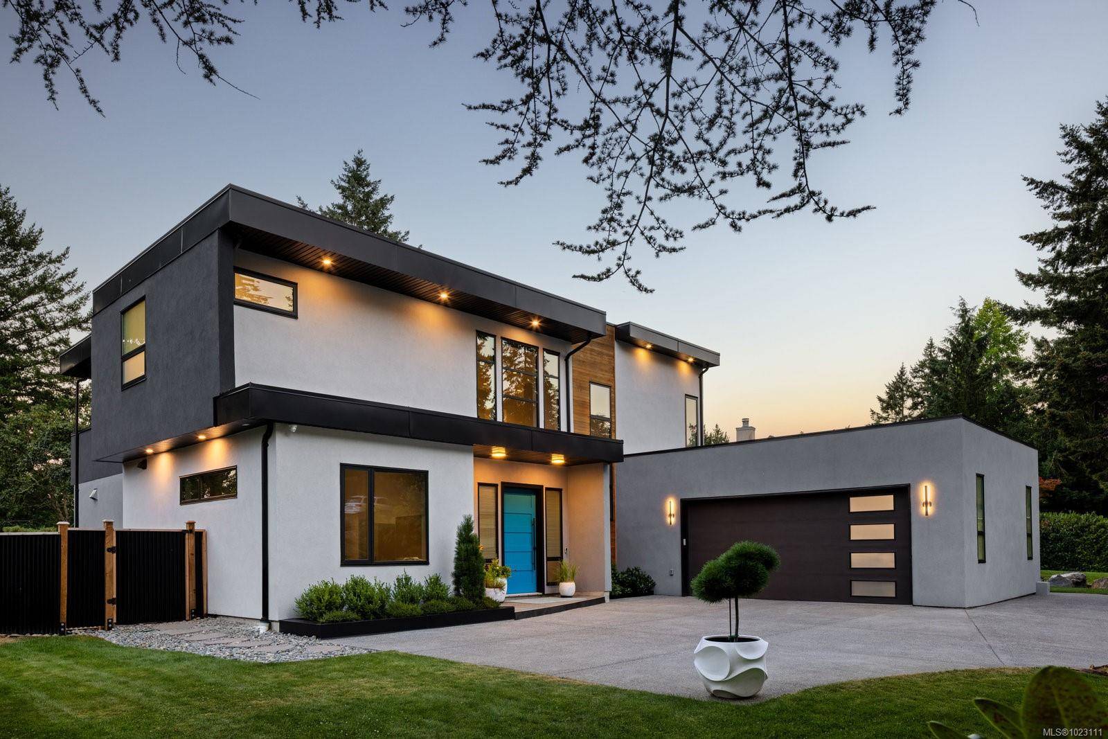 Saanich, BC V8Y 2P8,4673 Boulderwood Dr