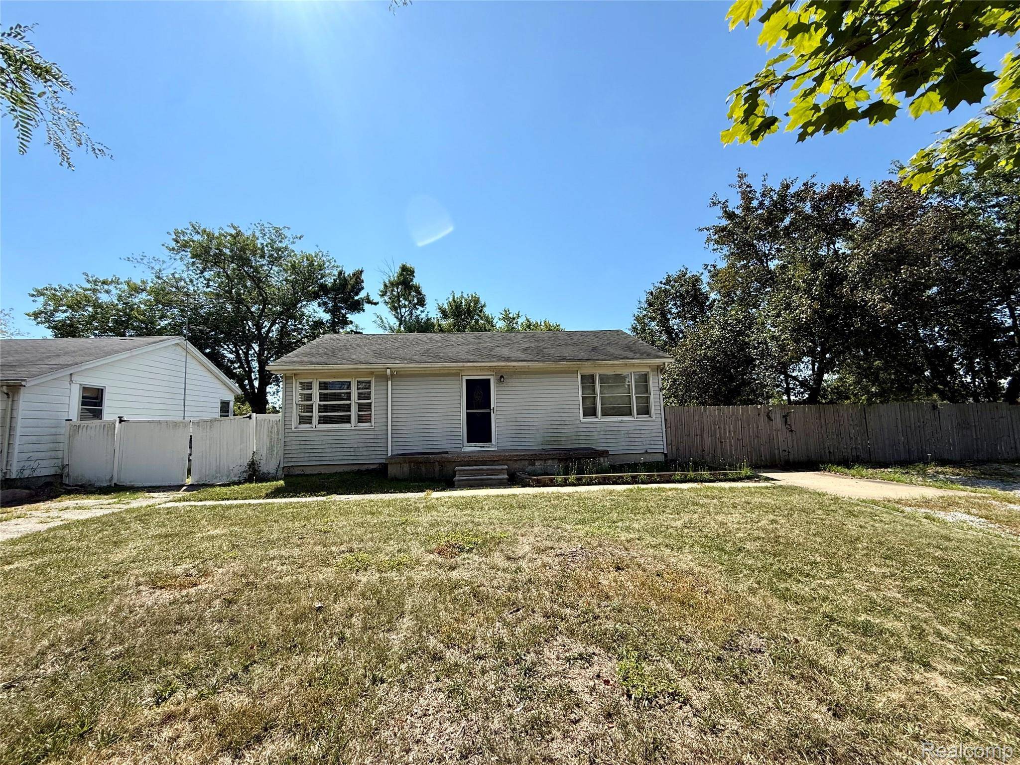 Trenton, MI 48183,3249 Van Horn RD