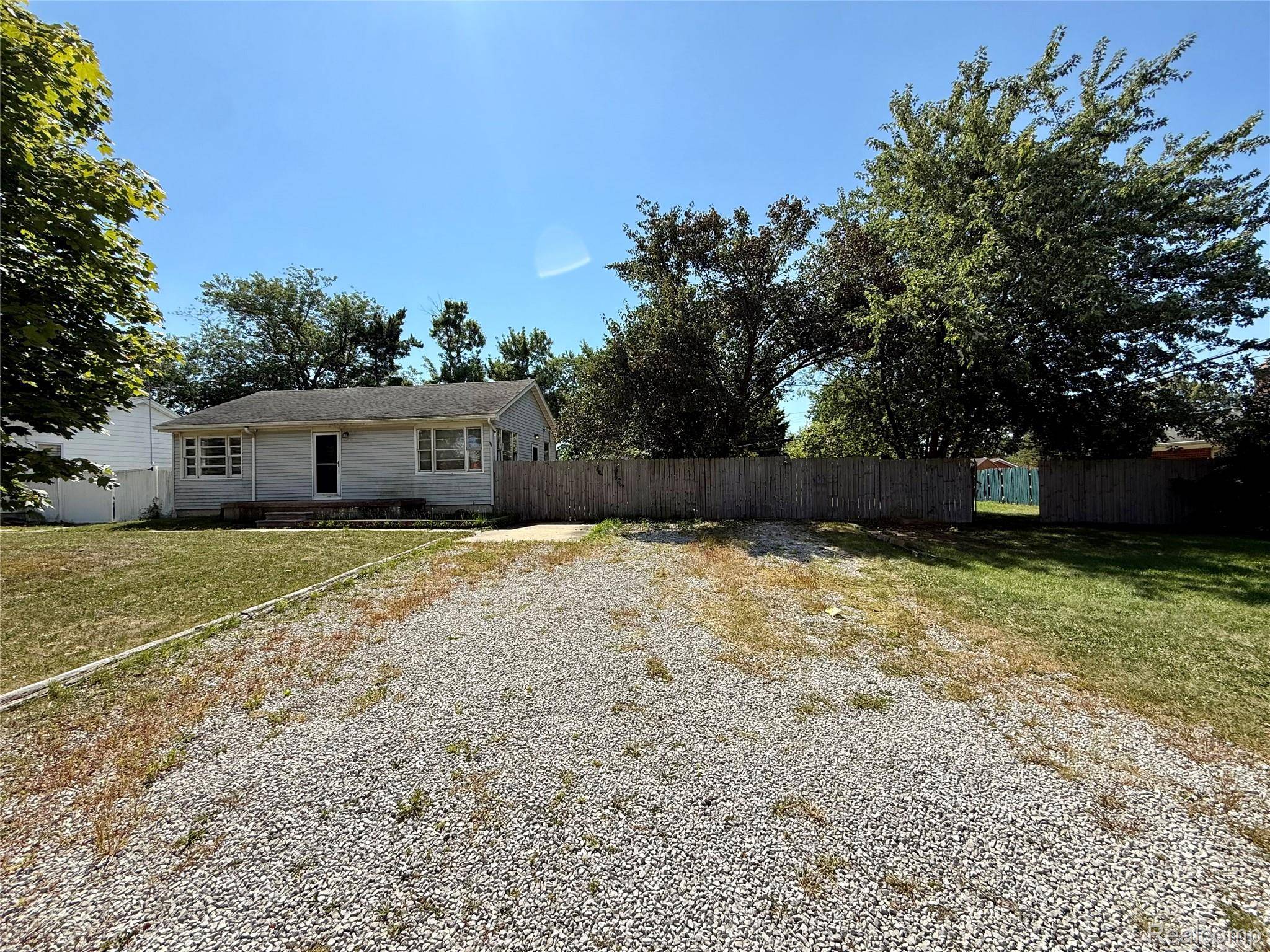 Trenton, MI 48183,3249 Van Horn RD