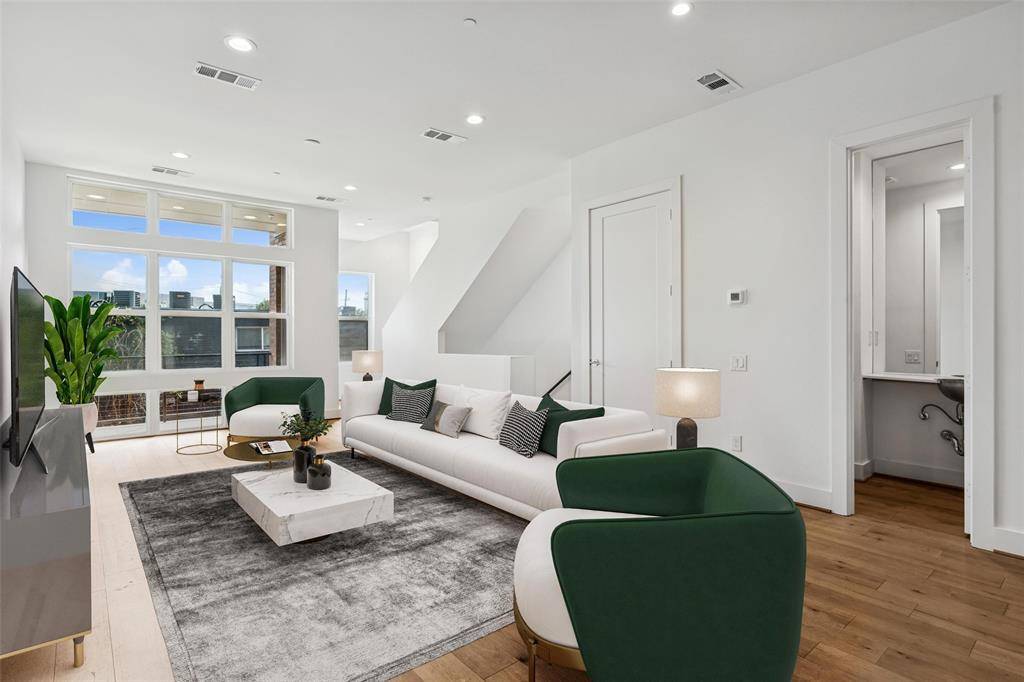 Dallas, TX 75219,3048 Chimes Street