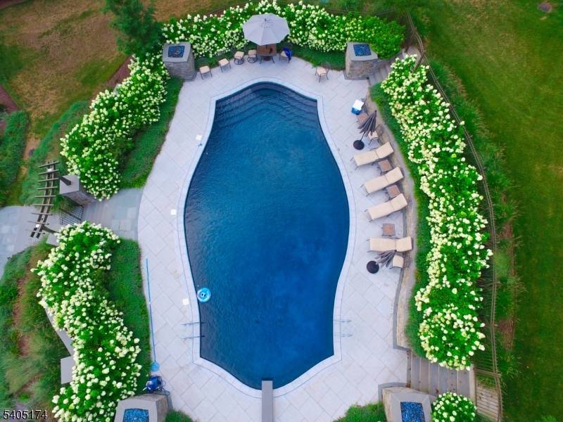 Chester Twp., NJ 07930,7 Beacon Hill Dr