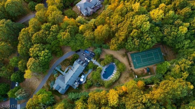 Chester Twp., NJ 07930,7 Beacon Hill Dr