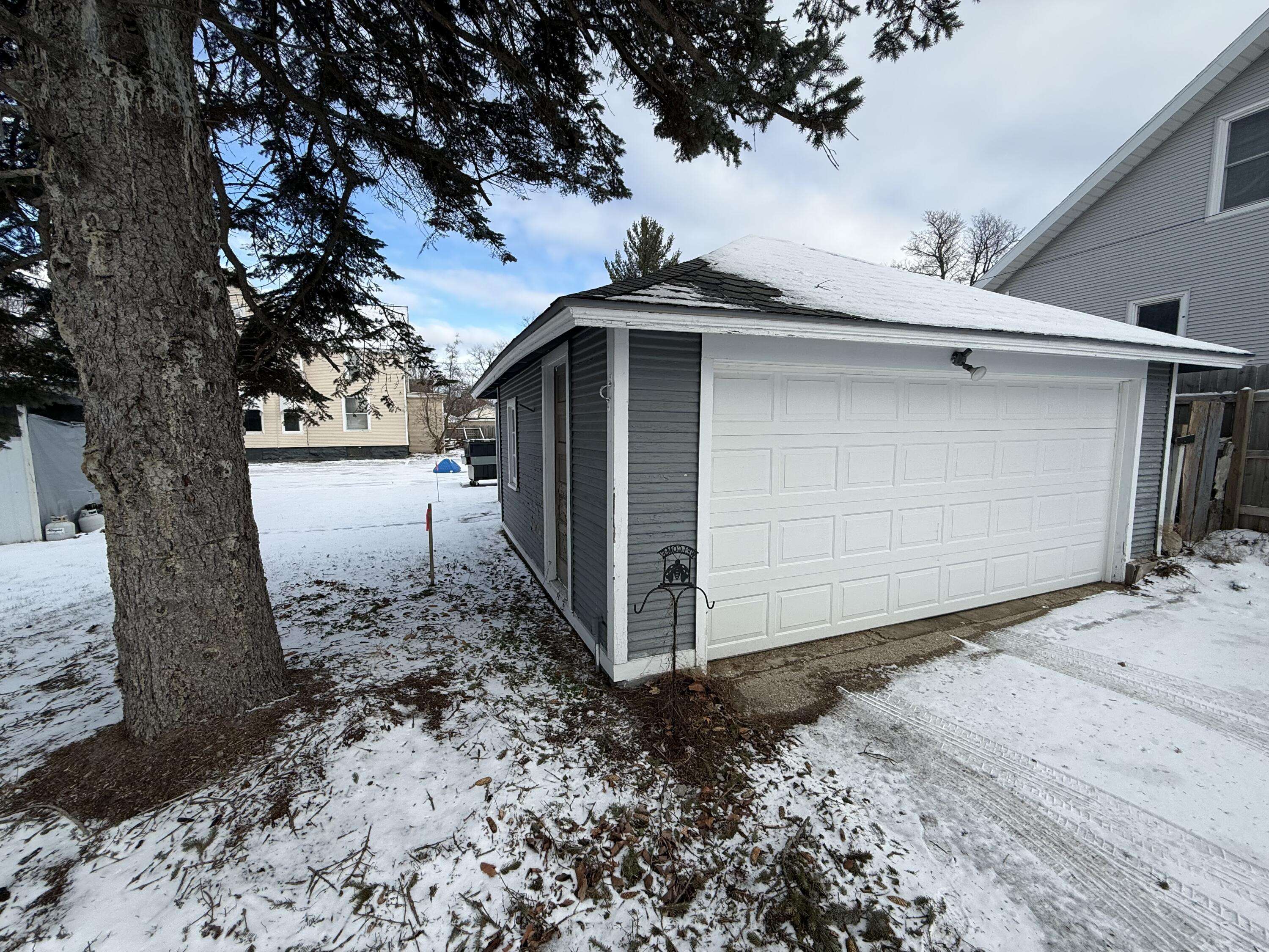 Holland, MI 49423,575 College AVE