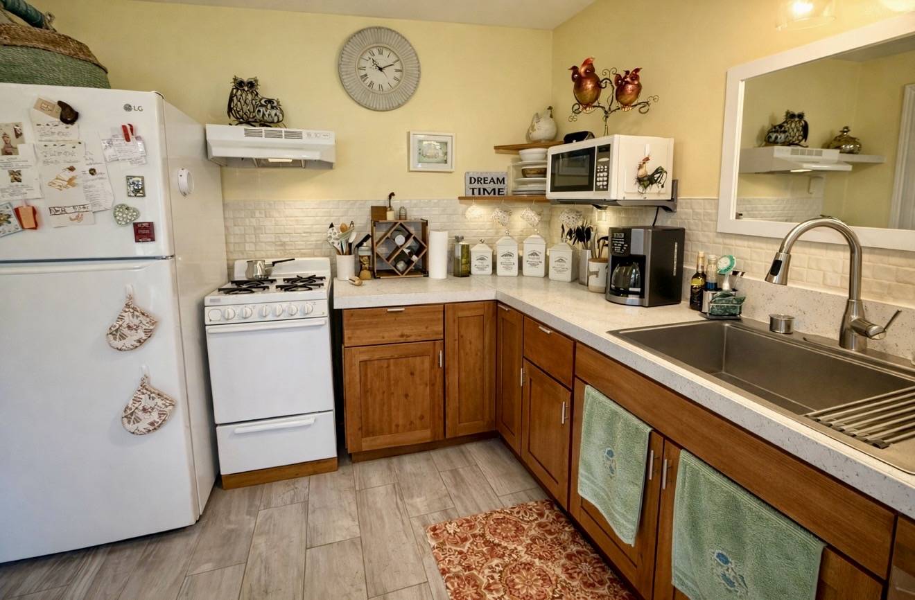 Pahoa, HI 96778,15-219 KAHAKAI BLVD