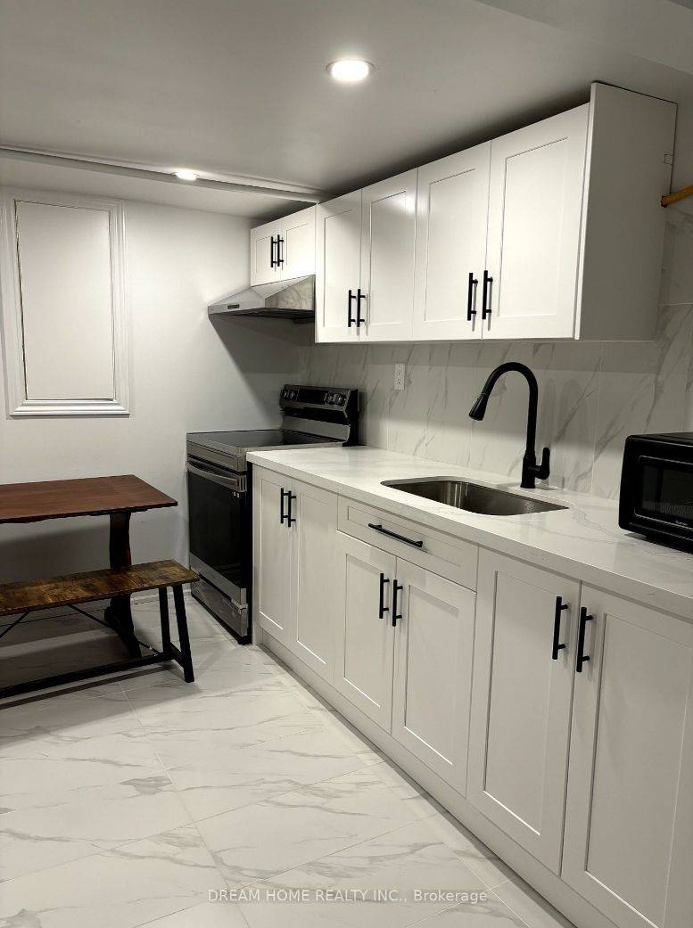 Toronto C08, ON M4Y 1X6,337 Mutual ST W #Bsmt B2