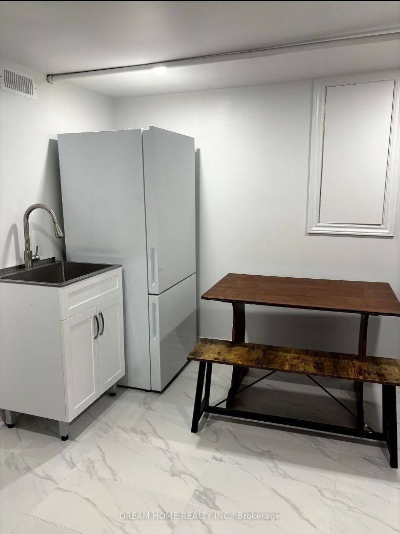 Toronto C08, ON M4Y 1X6,337 Mutual ST W #Bsmt B2