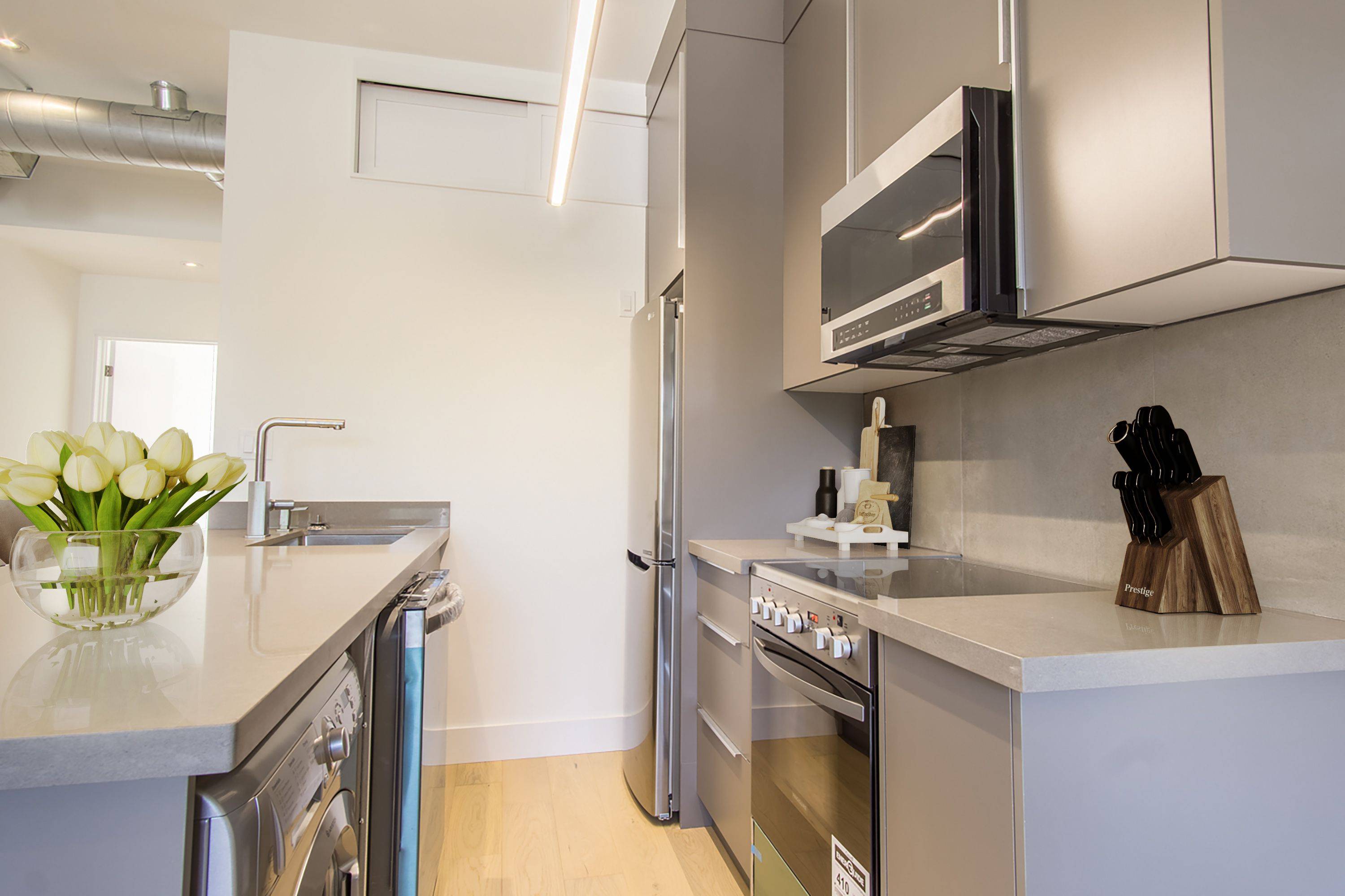 Toronto C01, ON M6J 2K5,98 Manning AVE #Upper