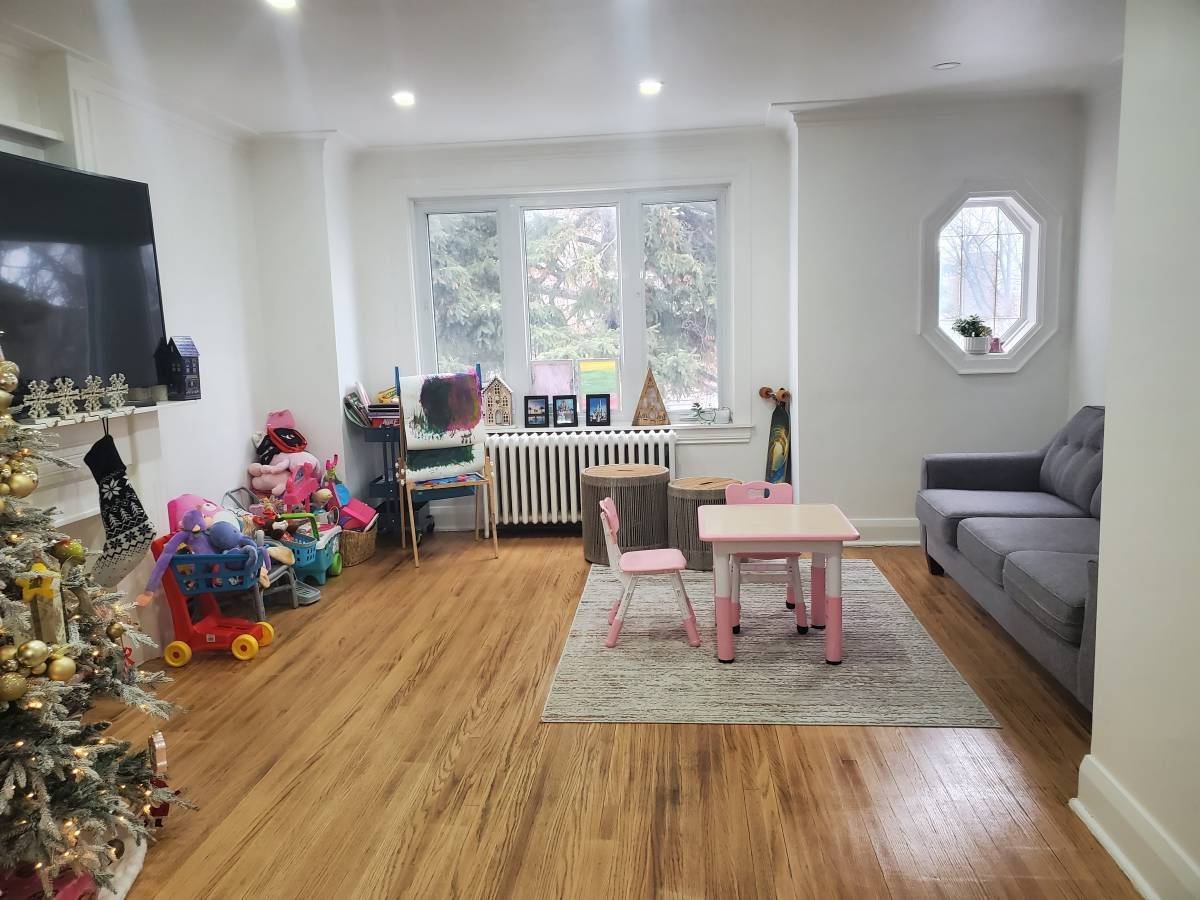 Toronto C03, ON M6E 3L1,344 Northcliffe BLVD E #3