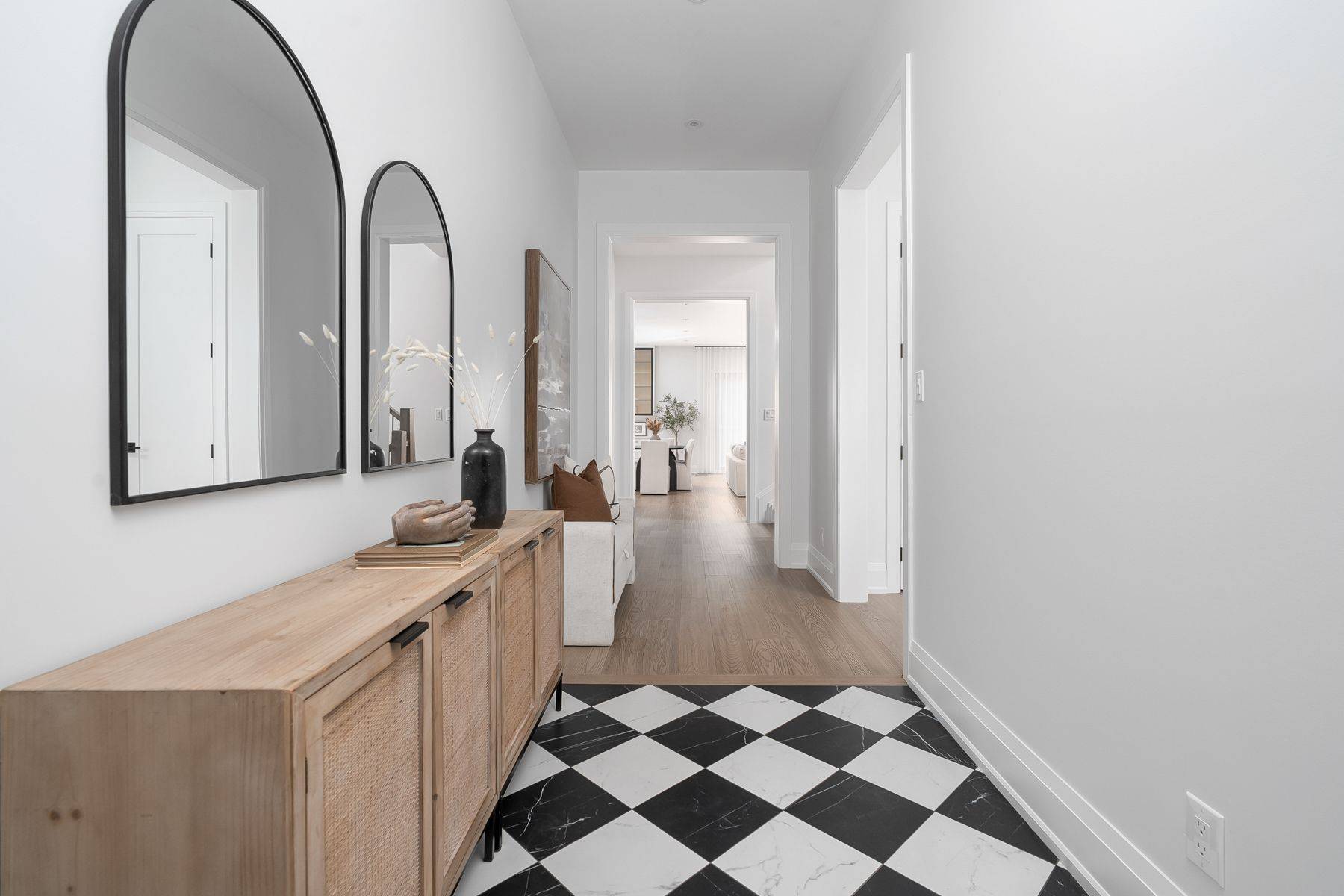 Toronto E04, ON M1L 2Z5,36 Karnwood DR