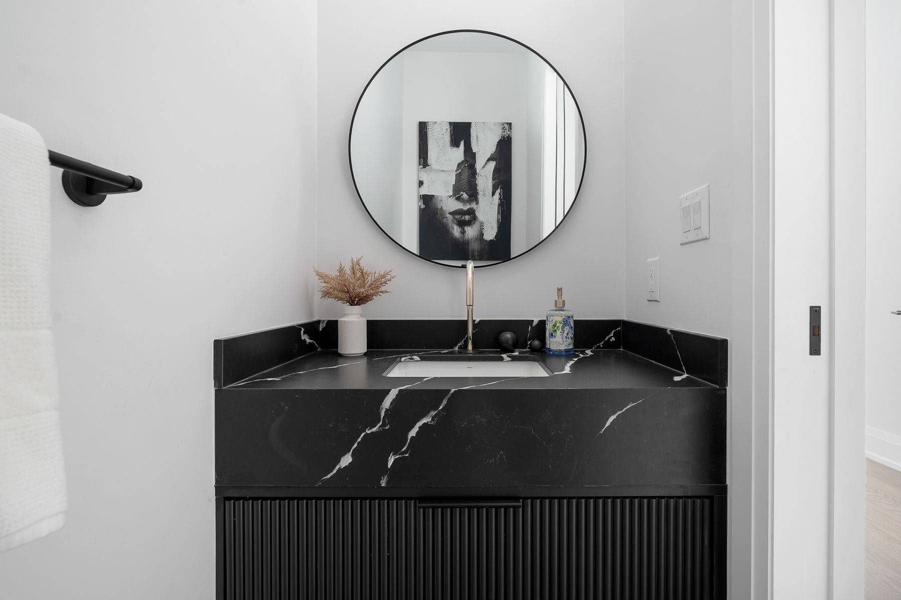 Toronto E04, ON M1L 2Z5,36 Karnwood DR