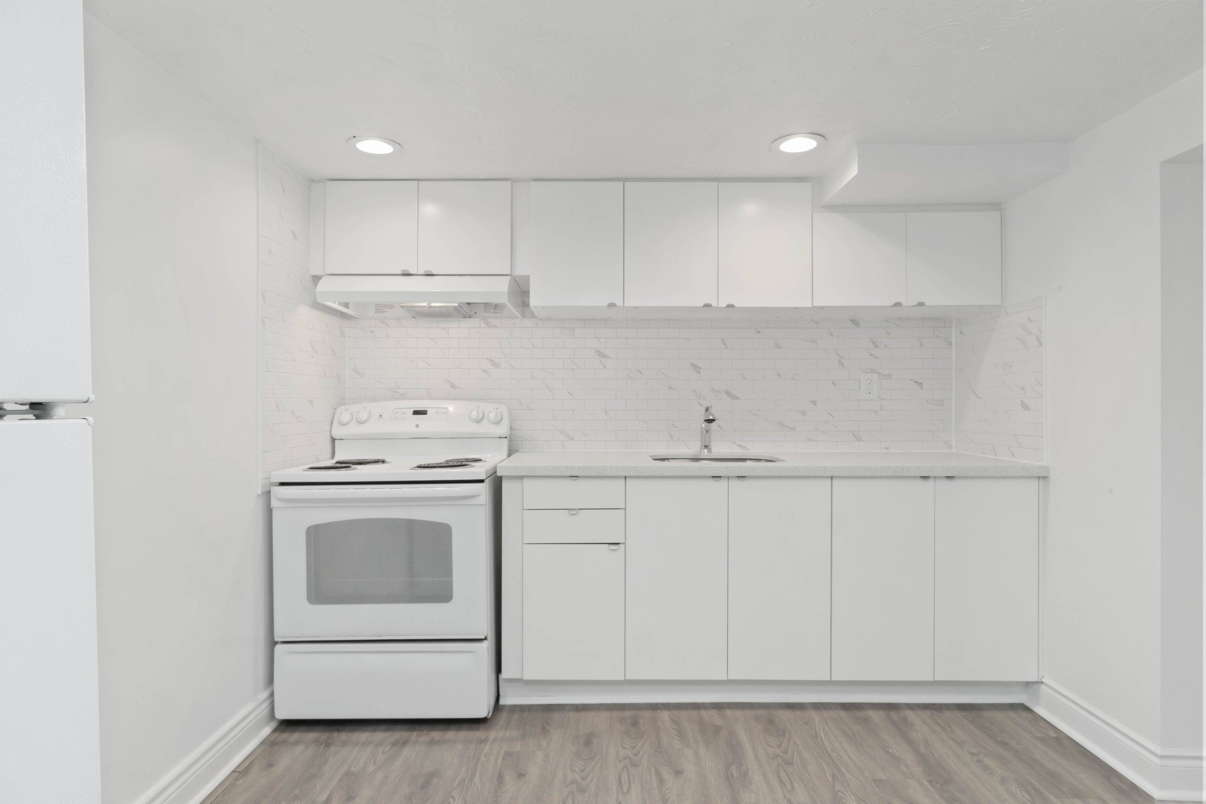 Toronto E04, ON M1R 4A6,10 Compton DR #Bsmt