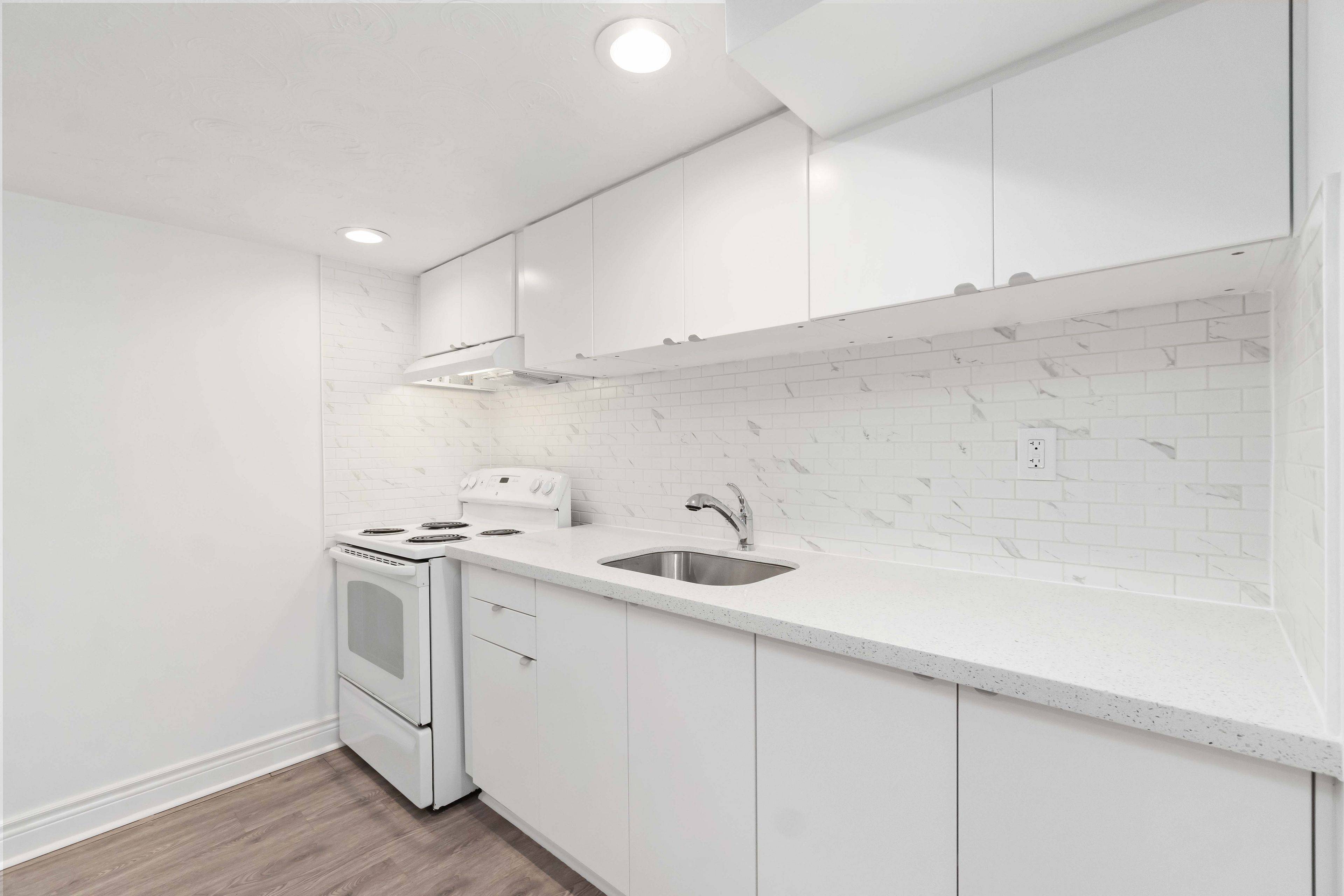 Toronto E04, ON M1R 4A6,10 Compton DR #Bsmt