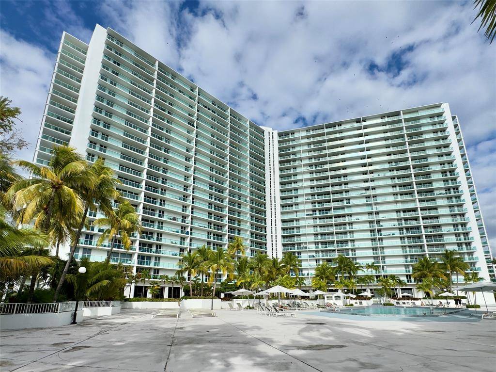 Sunny Isles Beach, FL 33160,100 Bayview Dr #PH28