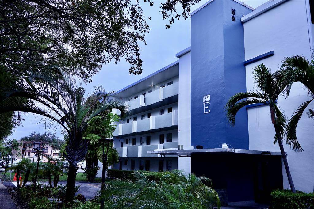 Miami, FL 33179,1351 NE 191st St #E217