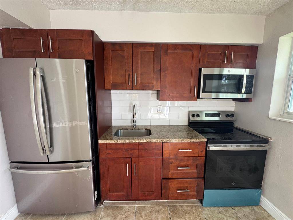 Lauderhill, FL 33313,1700 NW 52nd Ave #1