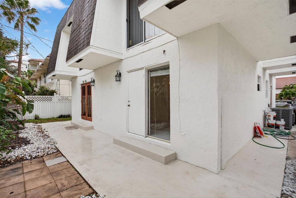 Deerfield Beach, FL 33441,536 SE 20th Ave #1