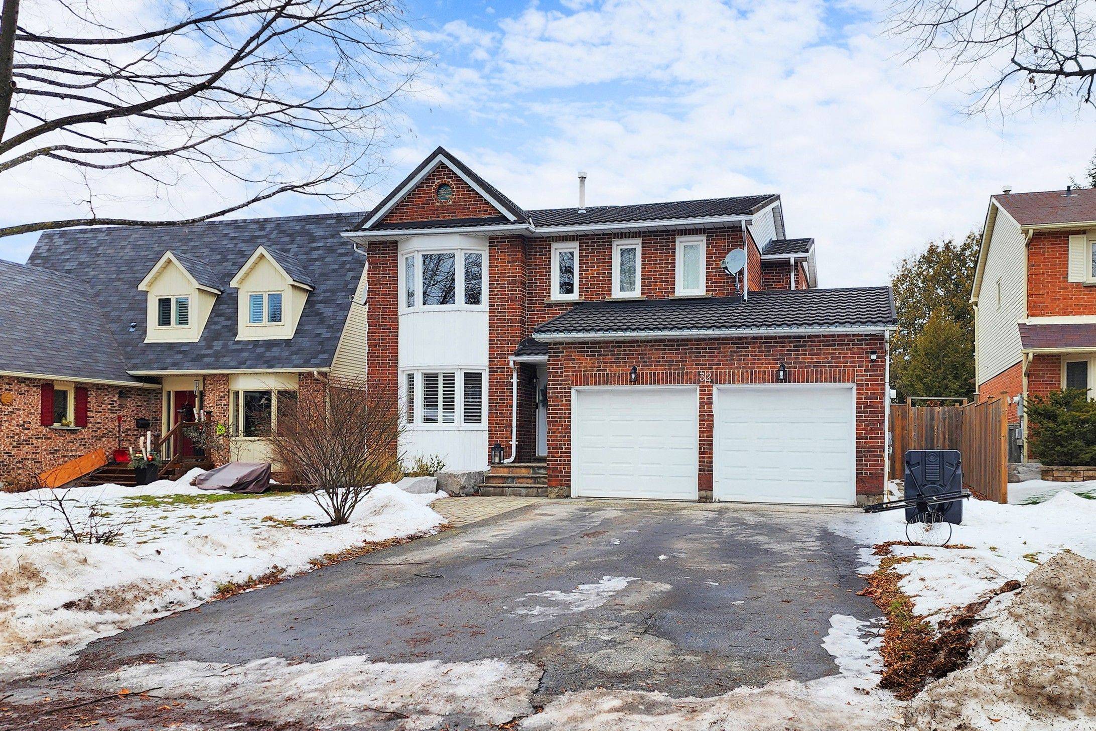 Aurora, ON L4G 5K3,32 Hollingshead DR