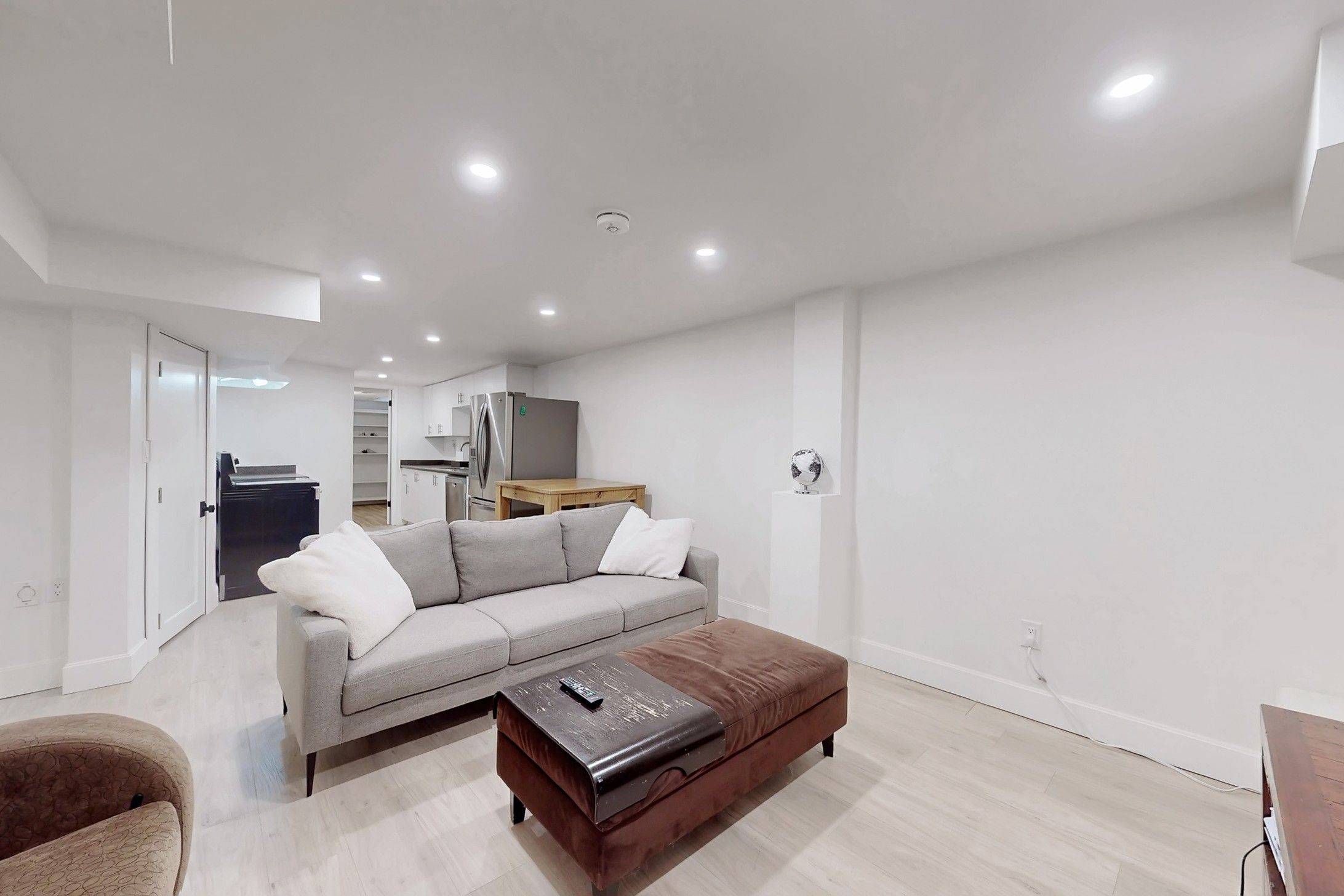 Aurora, ON L4G 5K3,32 Hollingshead DR