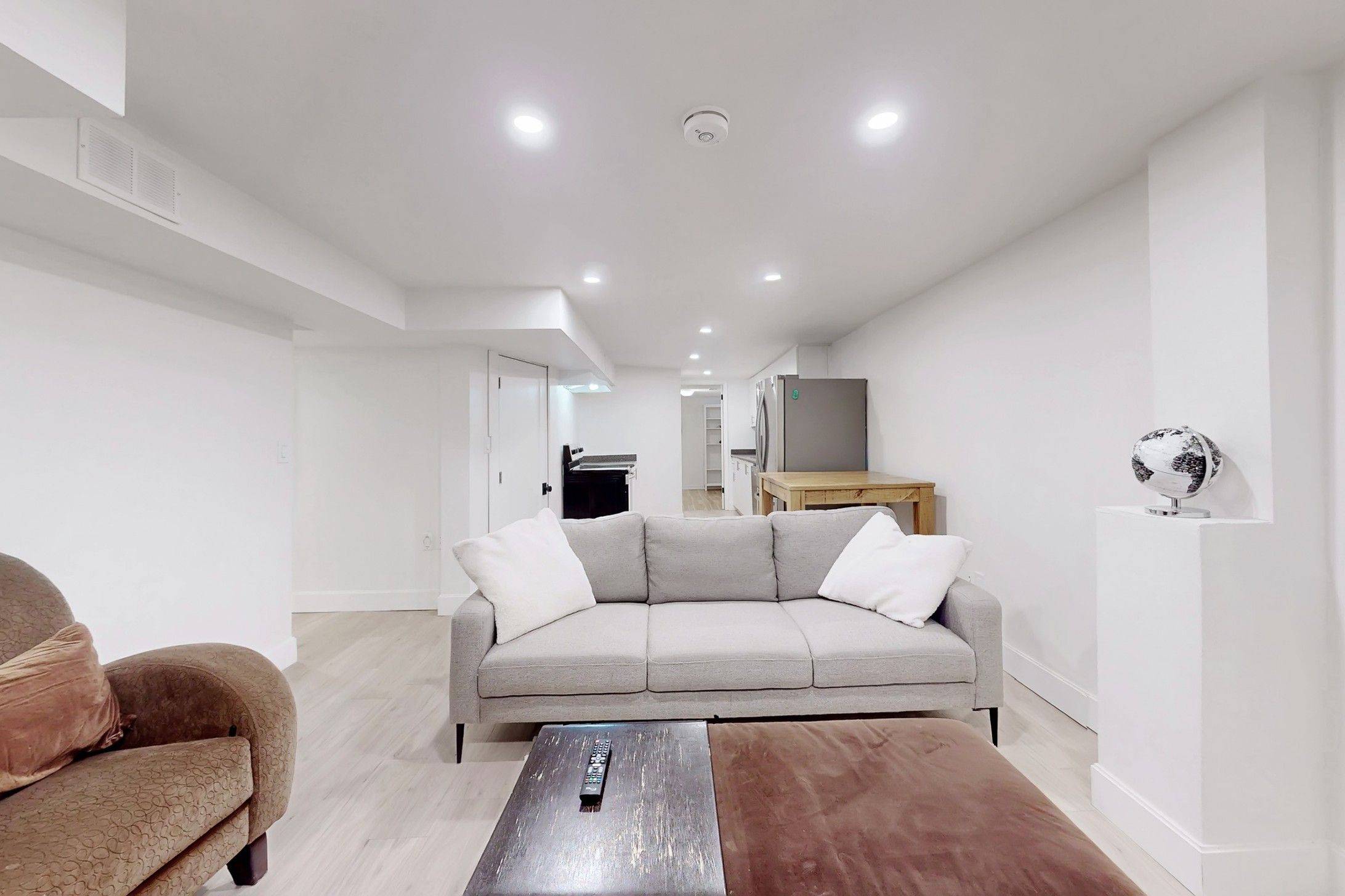 Aurora, ON L4G 5K3,32 Hollingshead DR