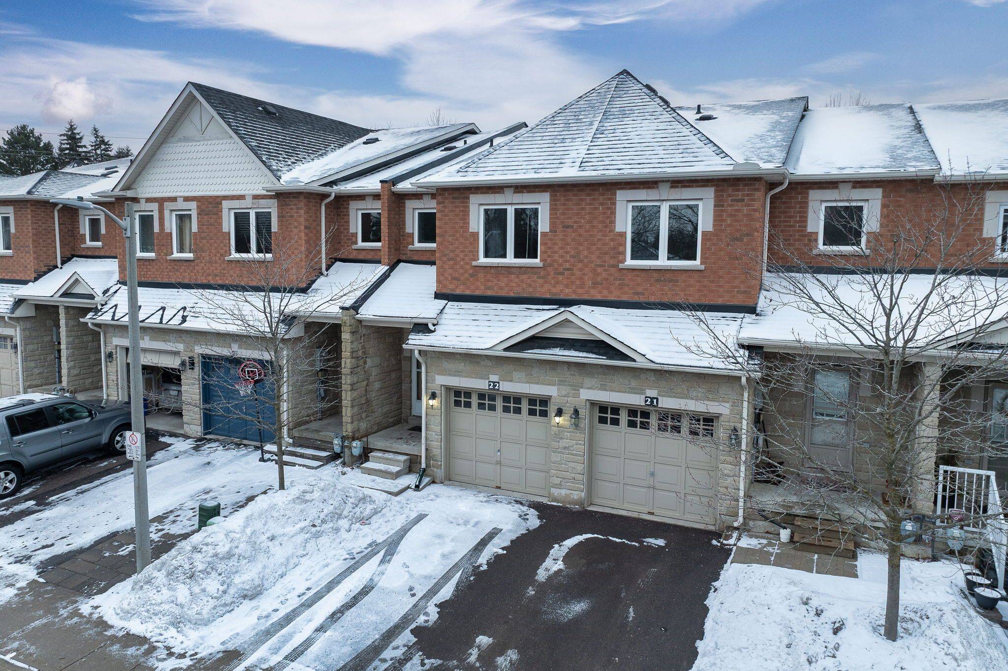 Richmond Hill, ON L4E 0G5,56 North Lake RD #22