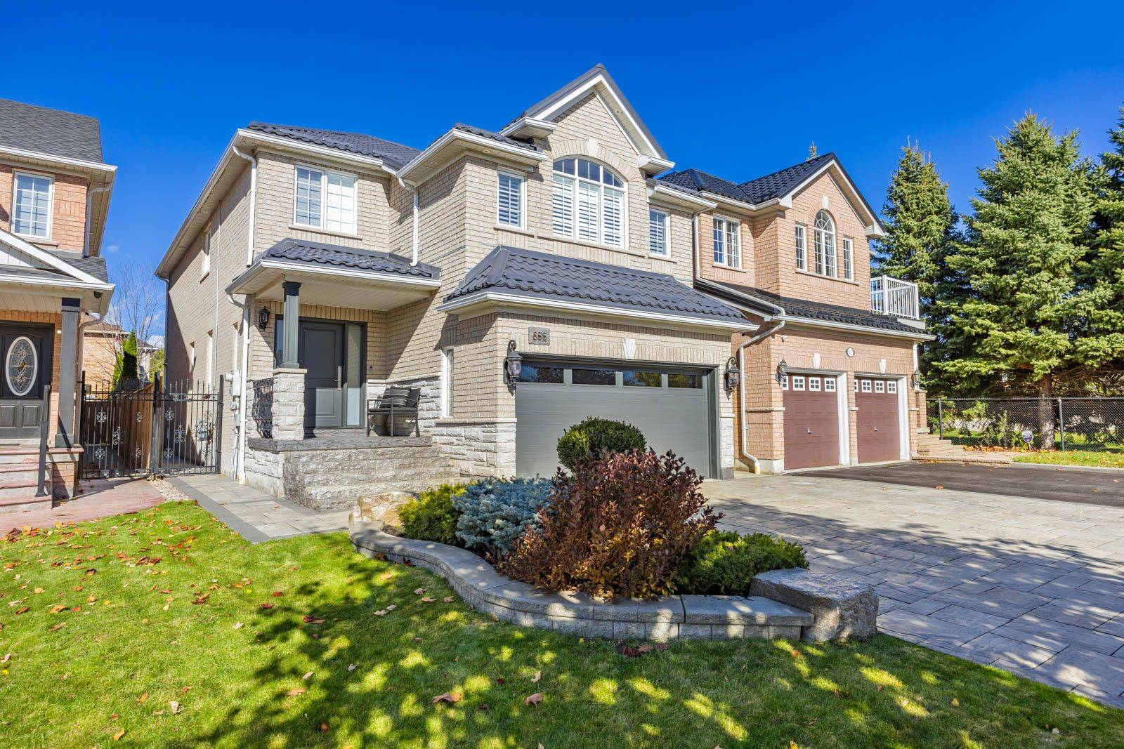 Mississauga, ON L5W 1K2,855 Knotty Pine GRV