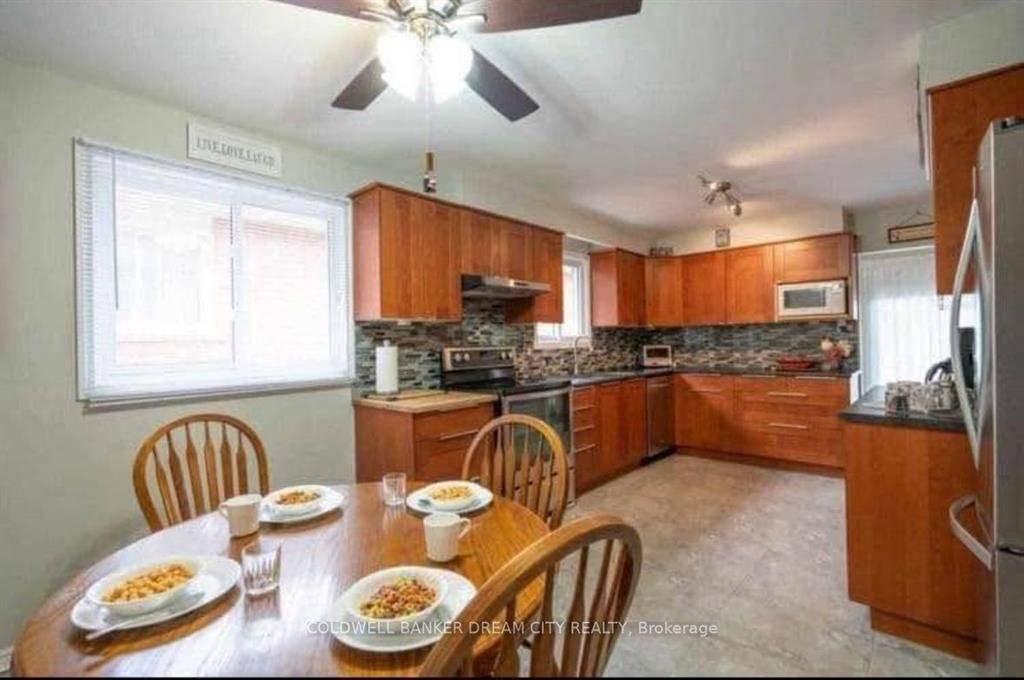 Brampton, ON L6Z 1J6,8 Maplehurst SQ