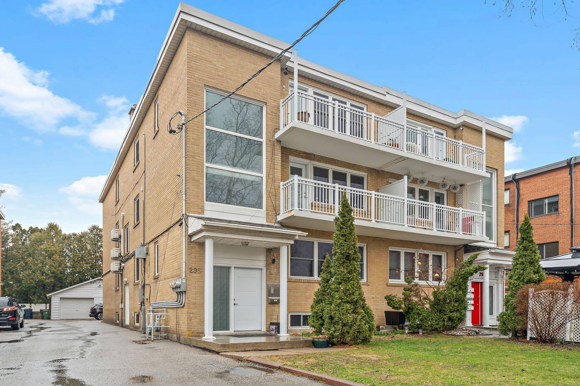 Toronto W03, ON M6N 4L1,295 Scarlett RD #1