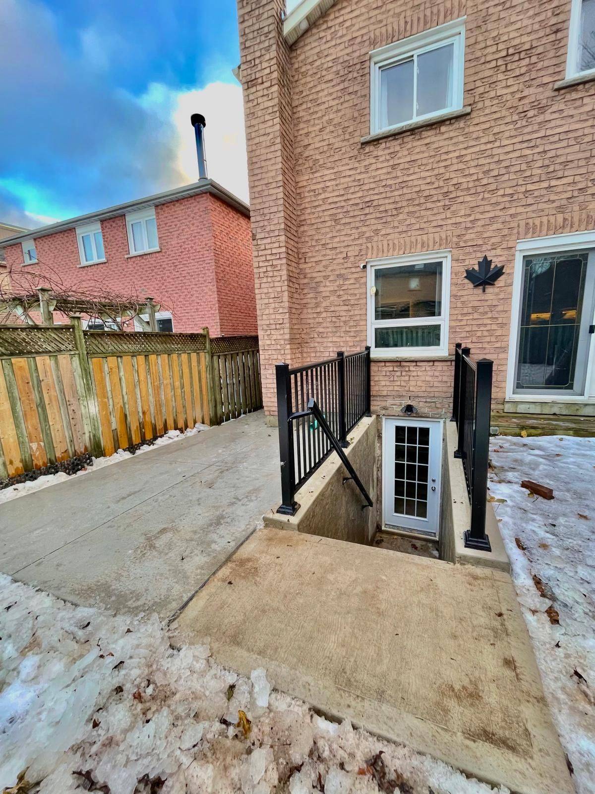 Halton Hills, ON L7G 5H7,319 Barber DR #BSMT