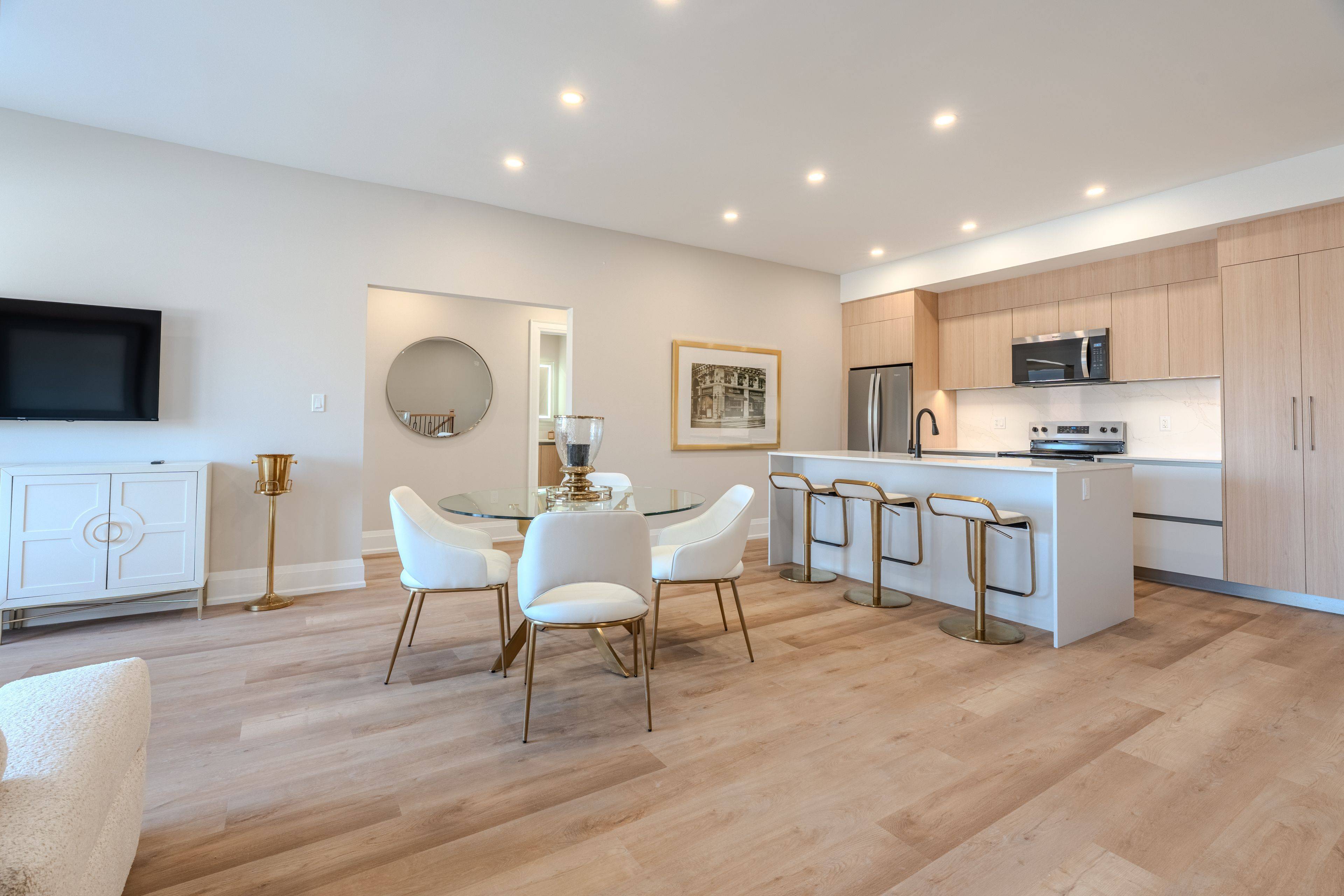 Toronto W04, ON M6A 1H9,25 Creston RD #25B