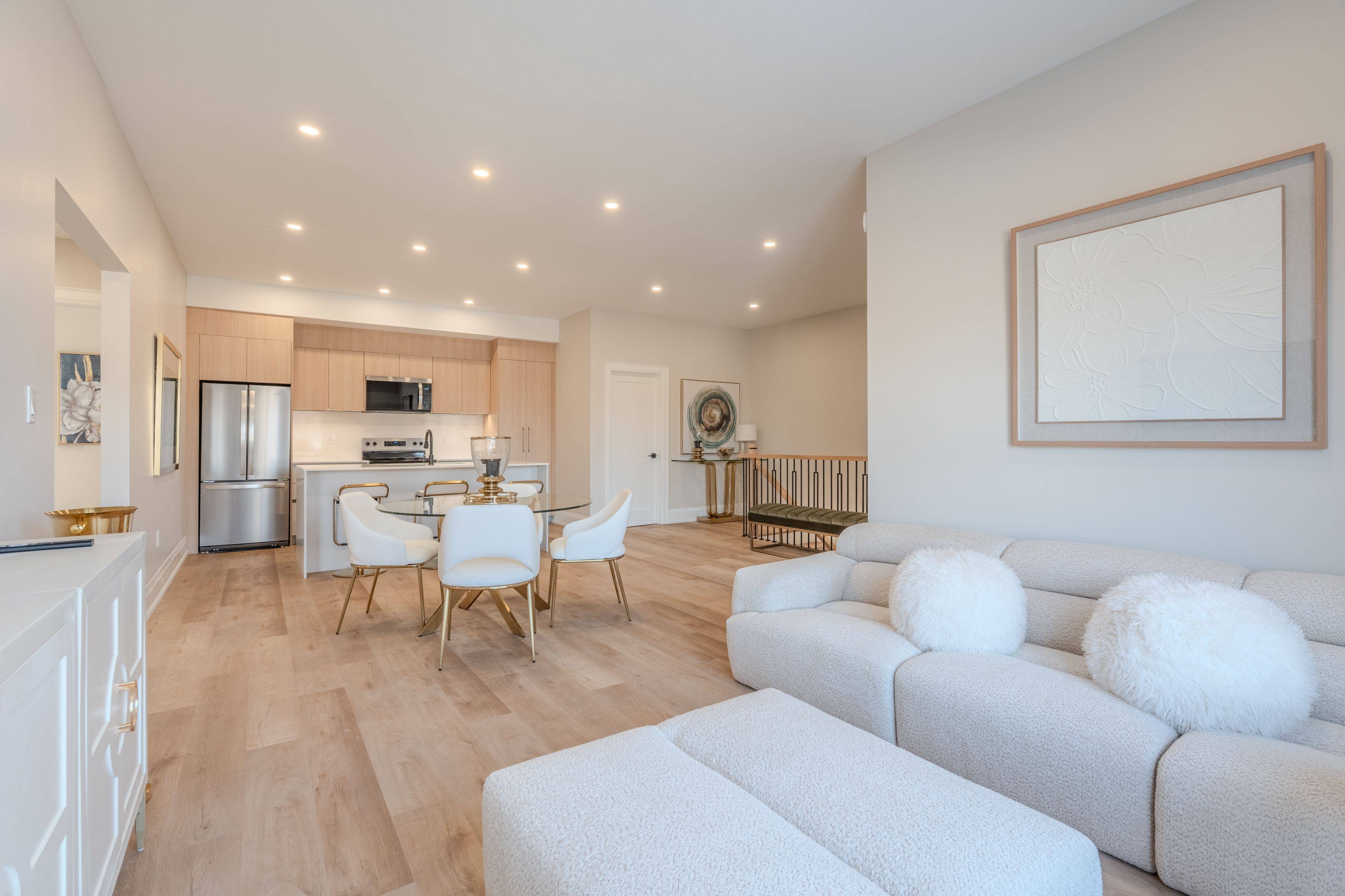 Toronto W04, ON M6A 1H9,25 Creston RD #25B