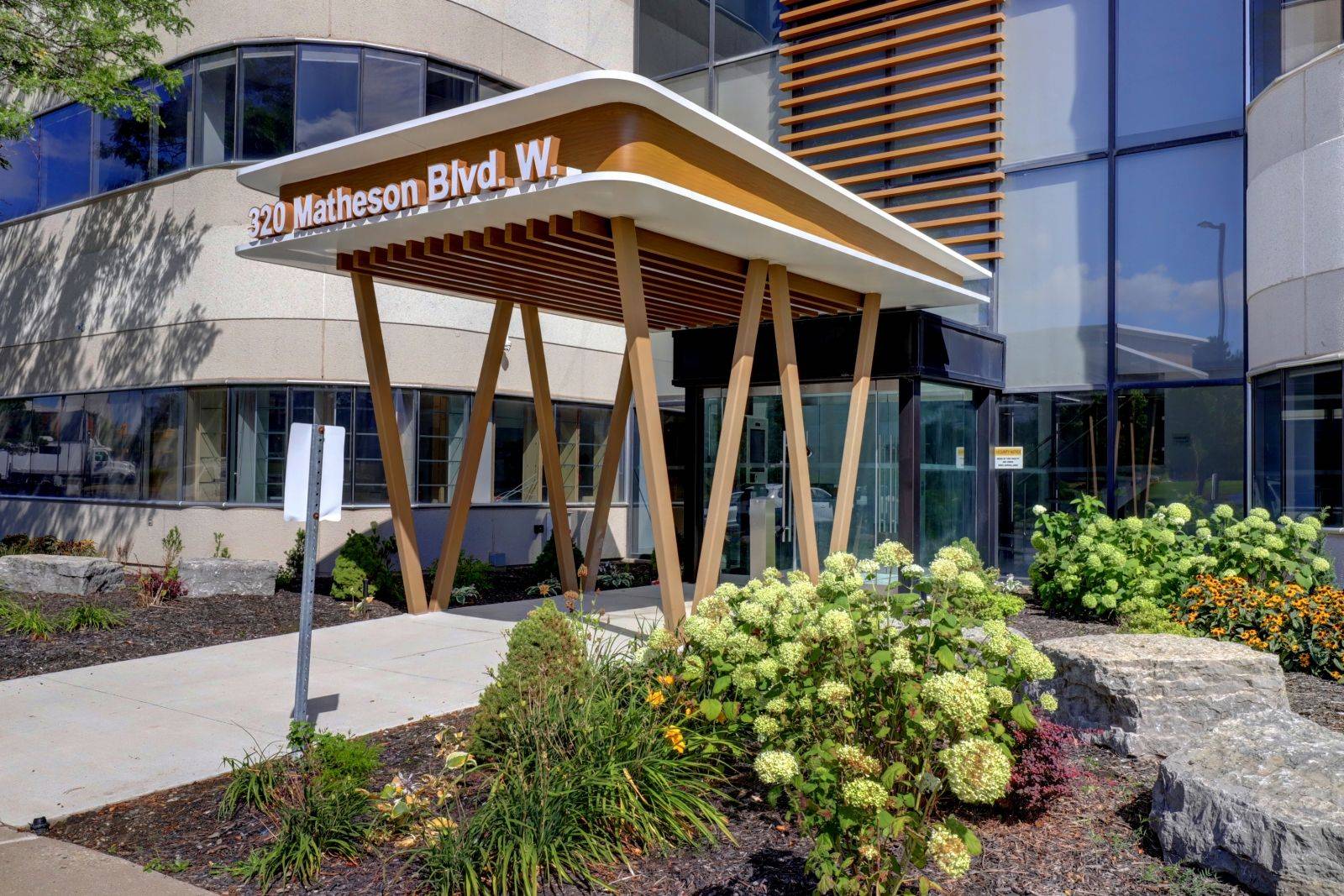 Mississauga, ON L5R 3R1,320 Matheson BLVD W #207