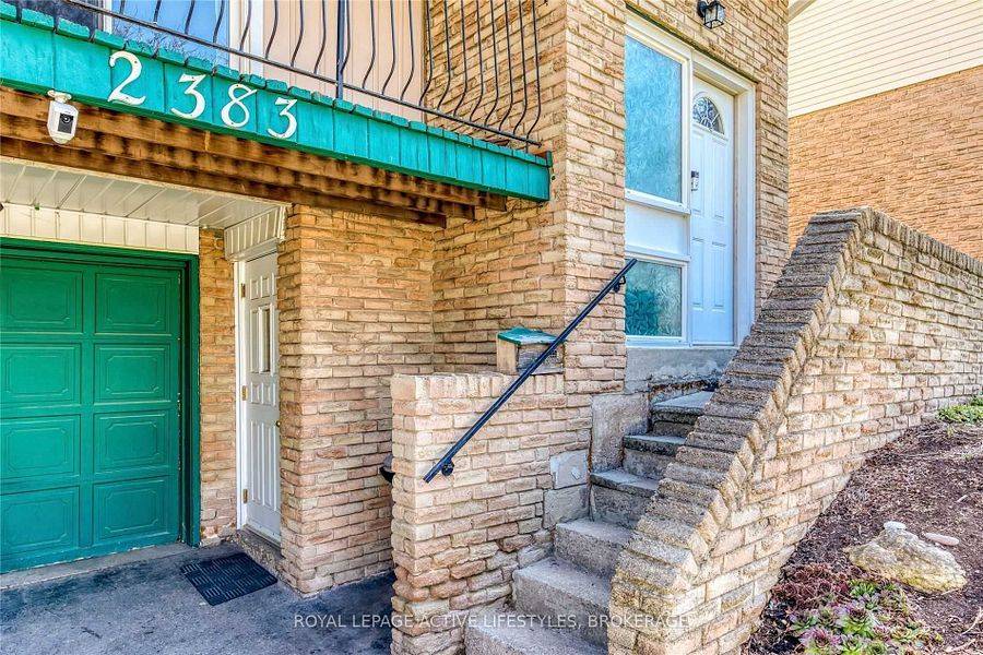 Mississauga, ON L5N 2G2,2383 Cobbinshaw CIR #Upper