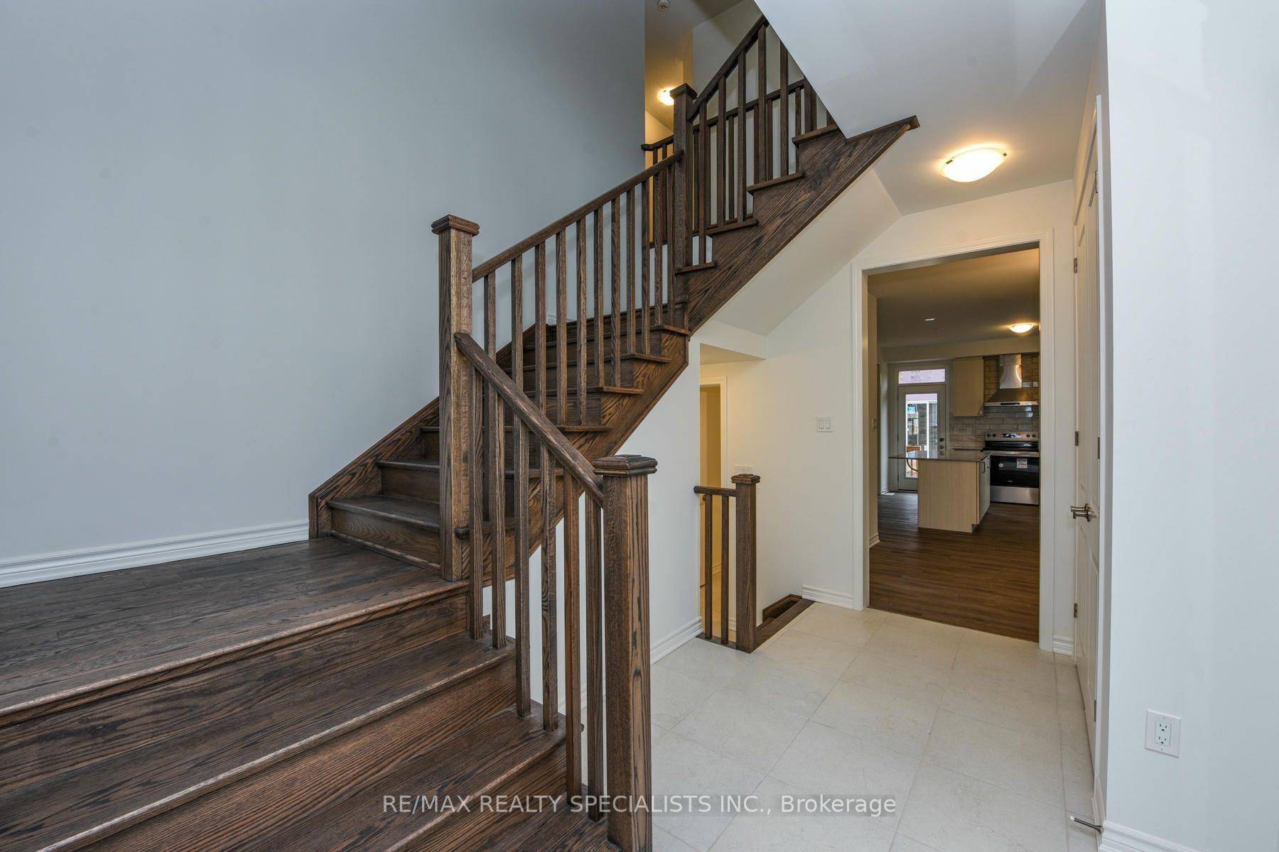 Milton, ON L9E 1Y3,310 Calla PT