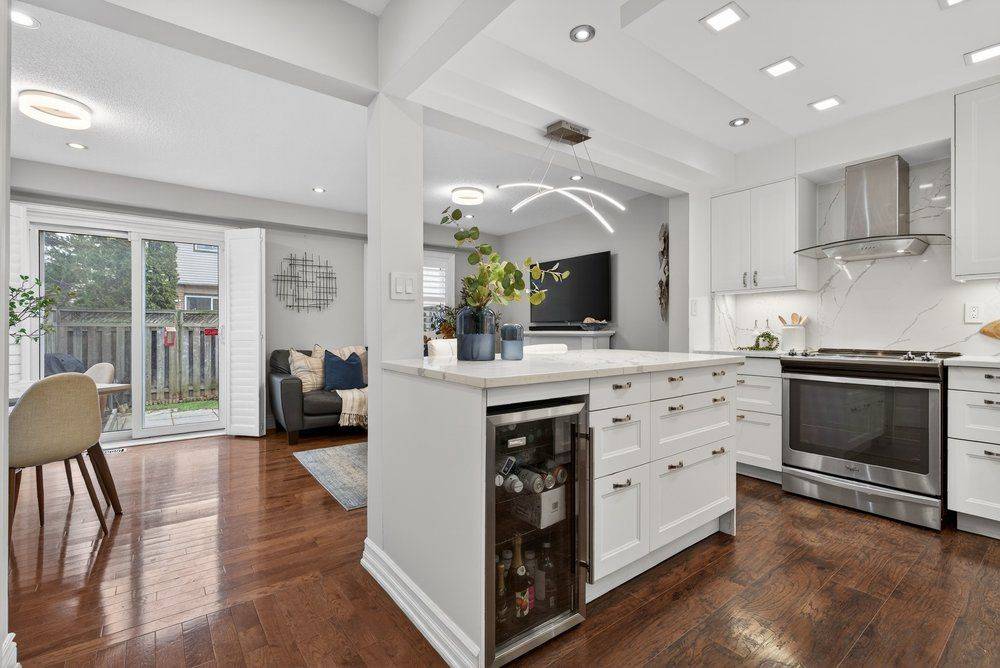 Hamilton, ON L8E 5V2,610 Barton ST #46