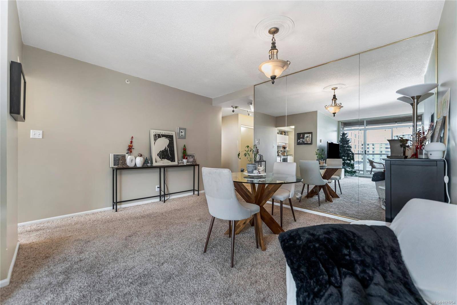 Victoria, BC V8V 4Y4,1020 View St #1004