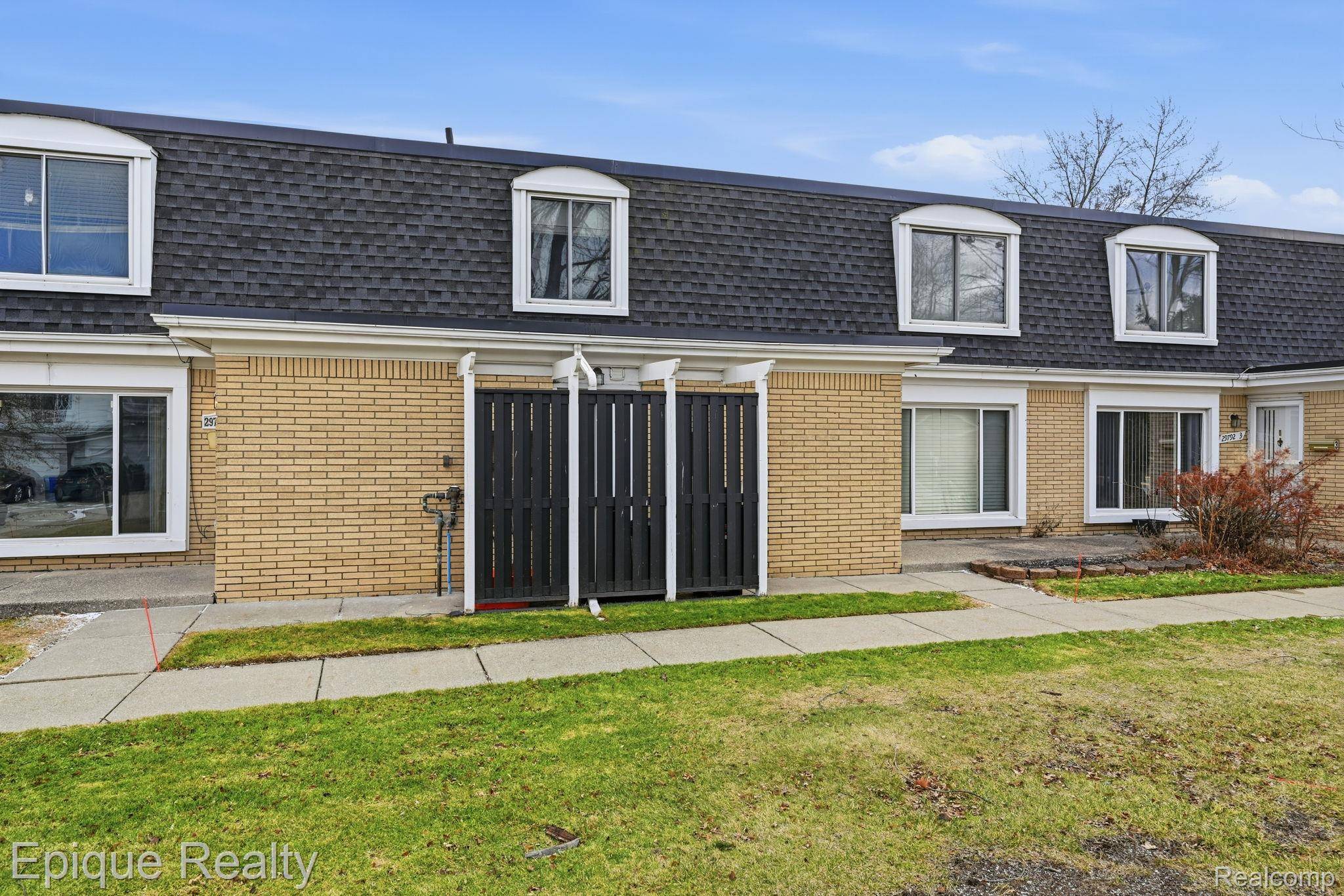 Warren, MI 48093,29792 City Center DR #2