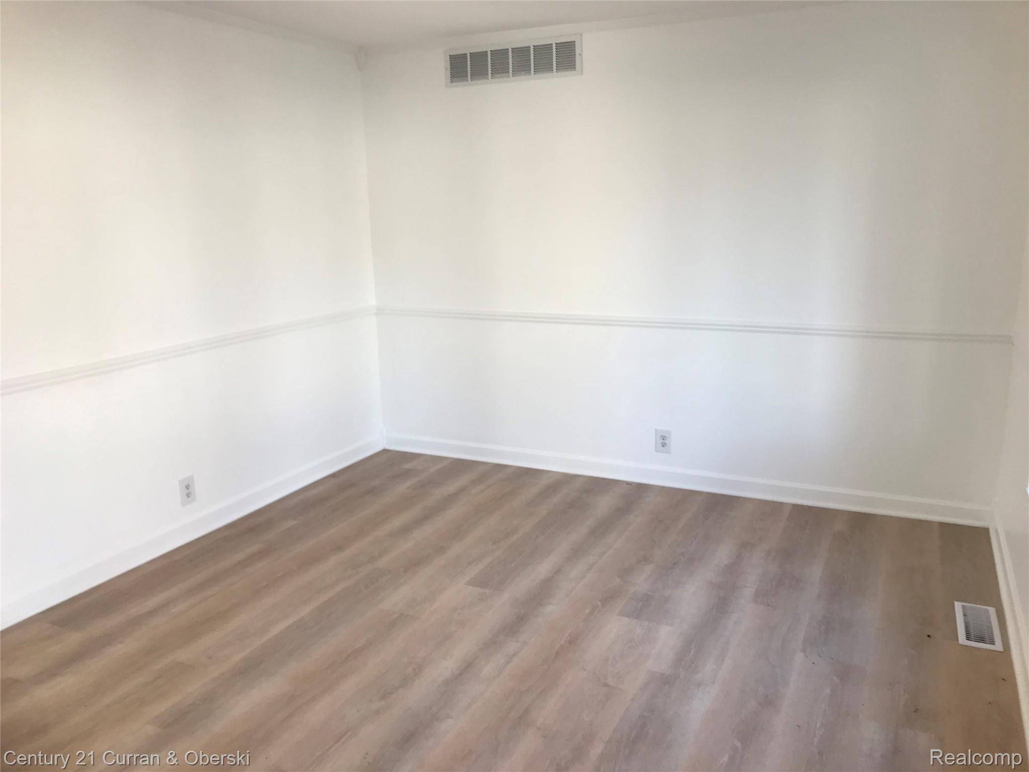 Dearborn Heights, MI 48125,24071 McDonald ST